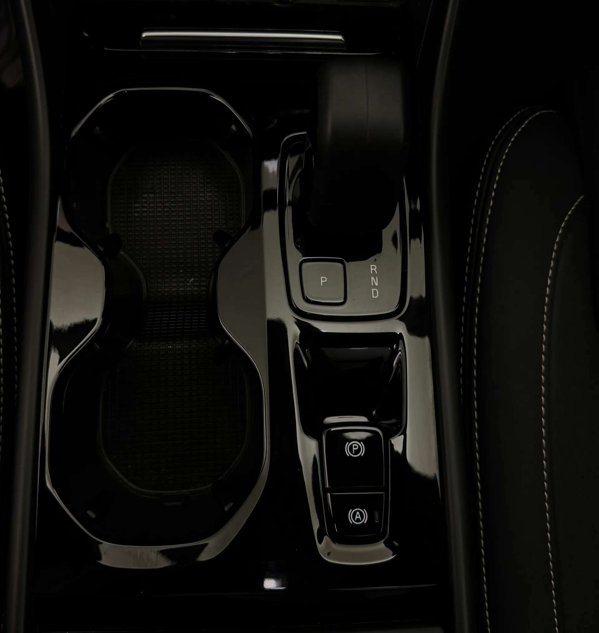 2024 VOLVO XC40 2024 VOLVO XC40