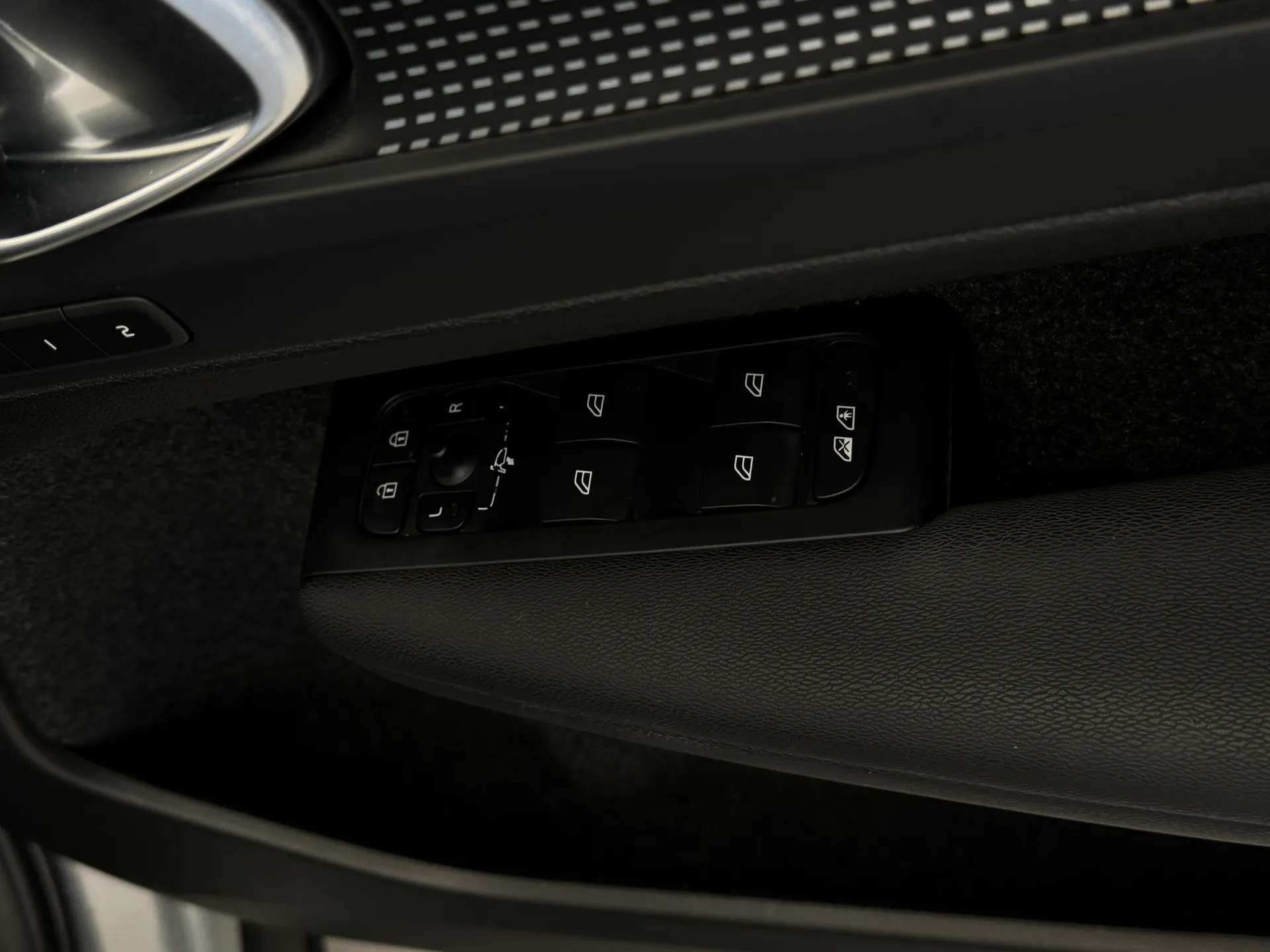 2024 VOLVO XC40 2024 VOLVO XC40