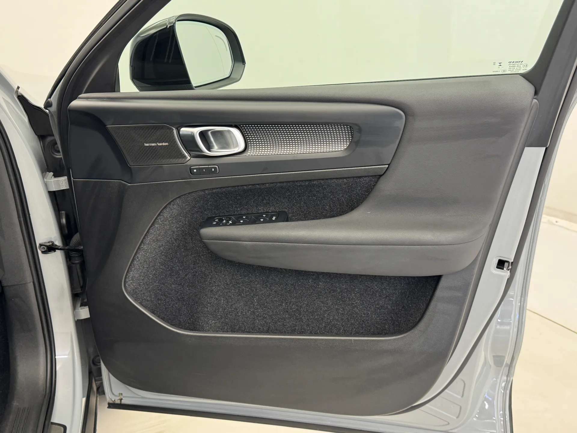 2024 VOLVO XC40 2024 VOLVO XC40