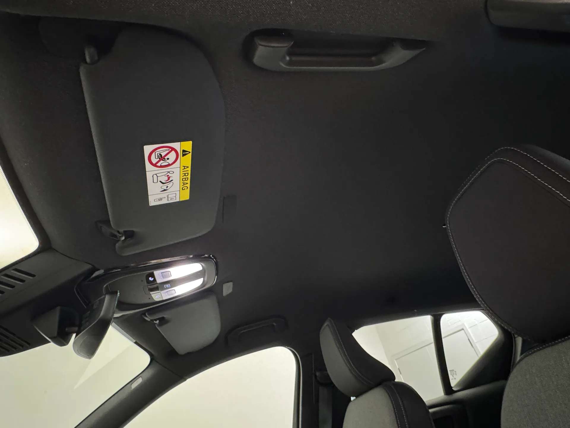 2023 VOLVO XC40 2023 VOLVO XC40