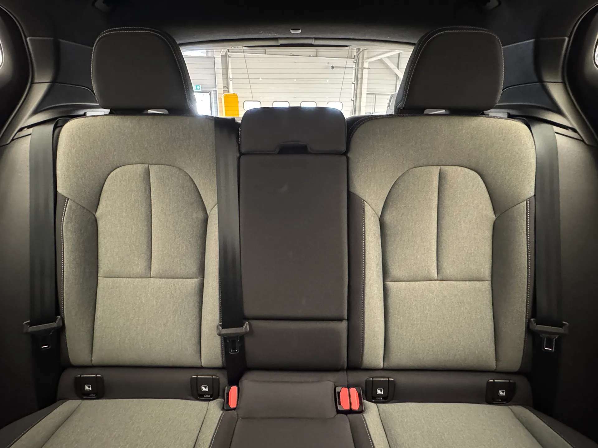 2023 VOLVO XC40 2023 VOLVO XC40