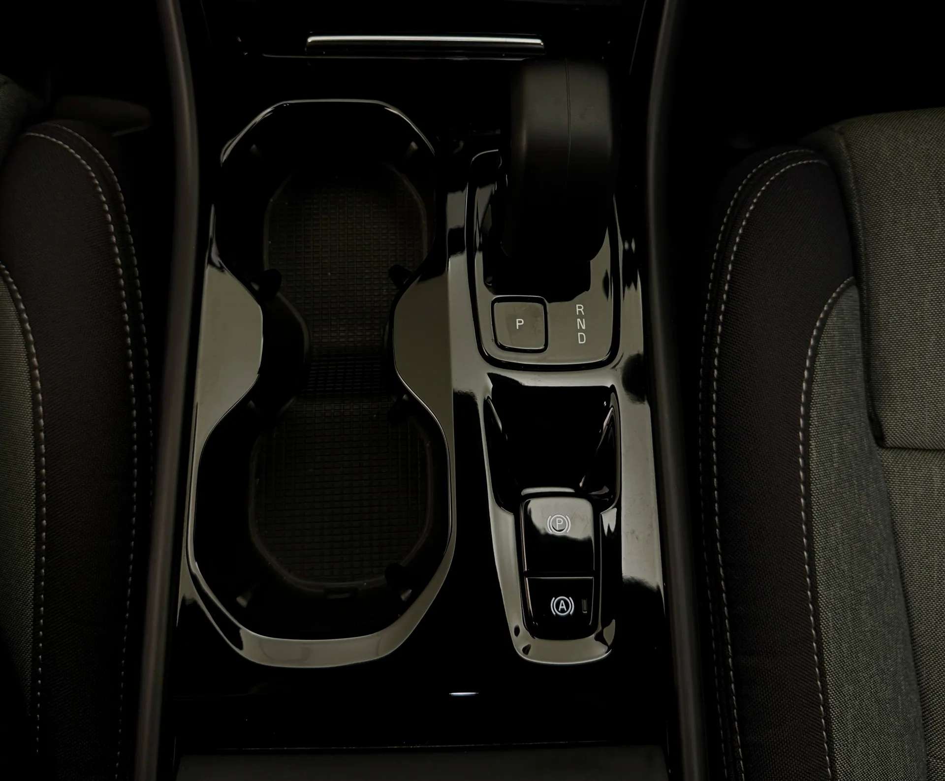 2023 VOLVO XC40 2023 VOLVO XC40