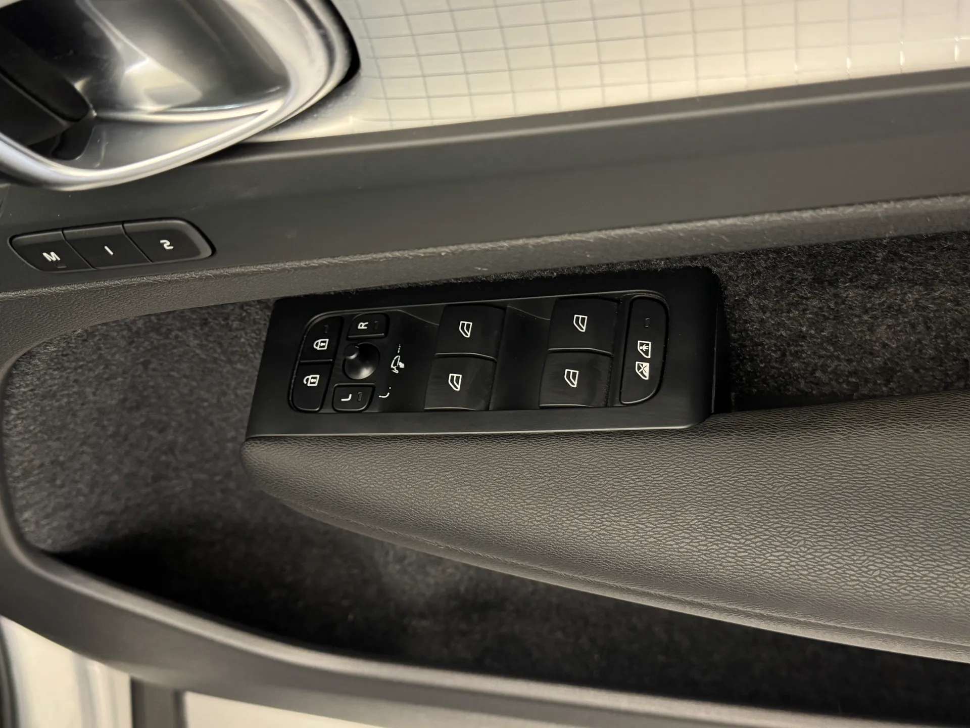 2023 VOLVO XC40 2023 VOLVO XC40