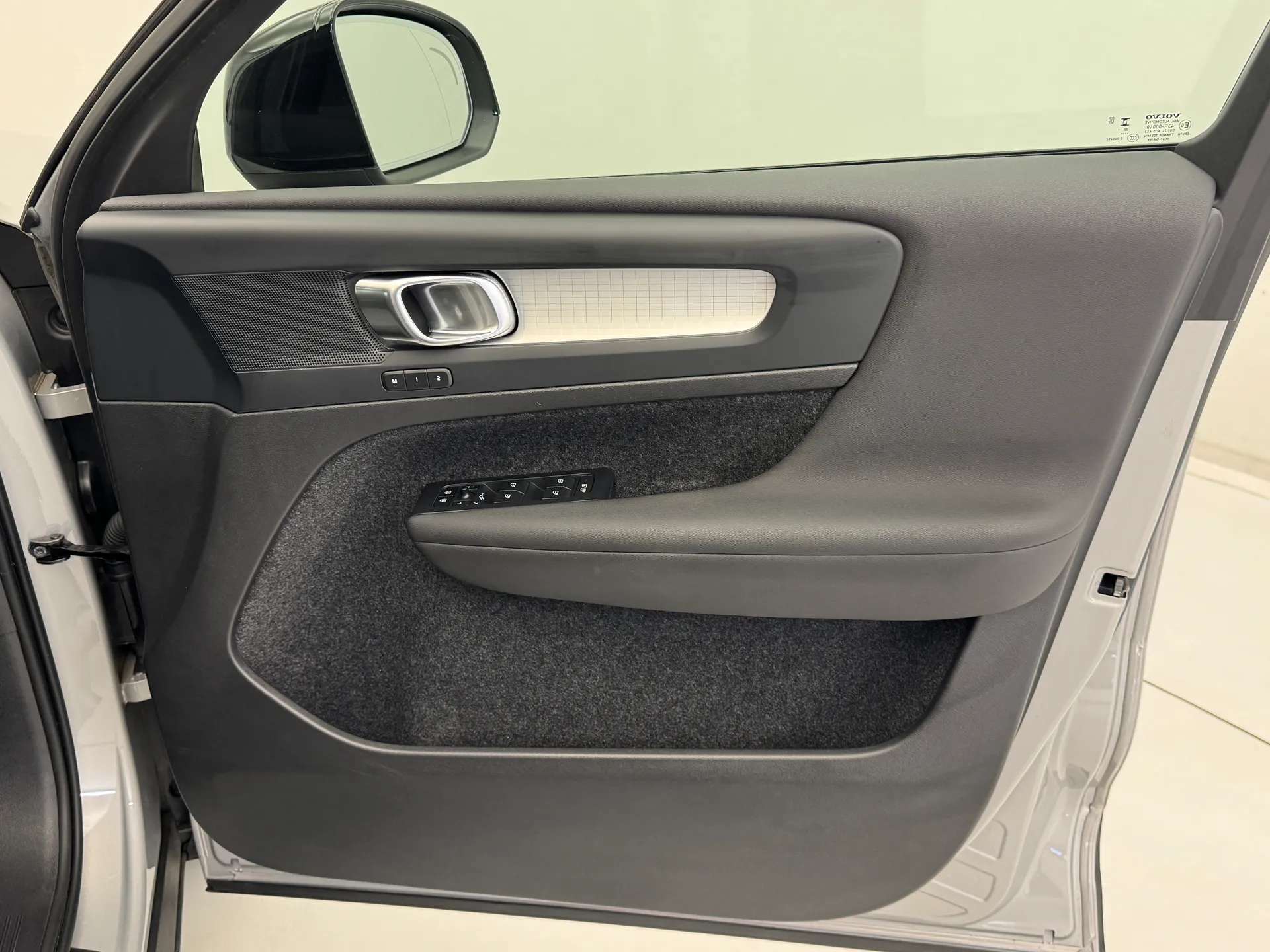 2023 VOLVO XC40 2023 VOLVO XC40