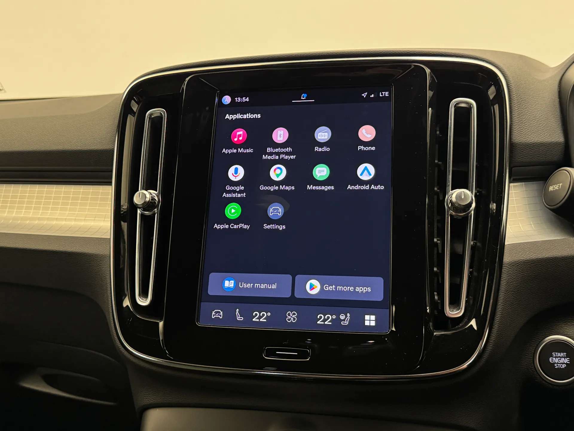 2023 VOLVO XC40 2023 VOLVO XC40