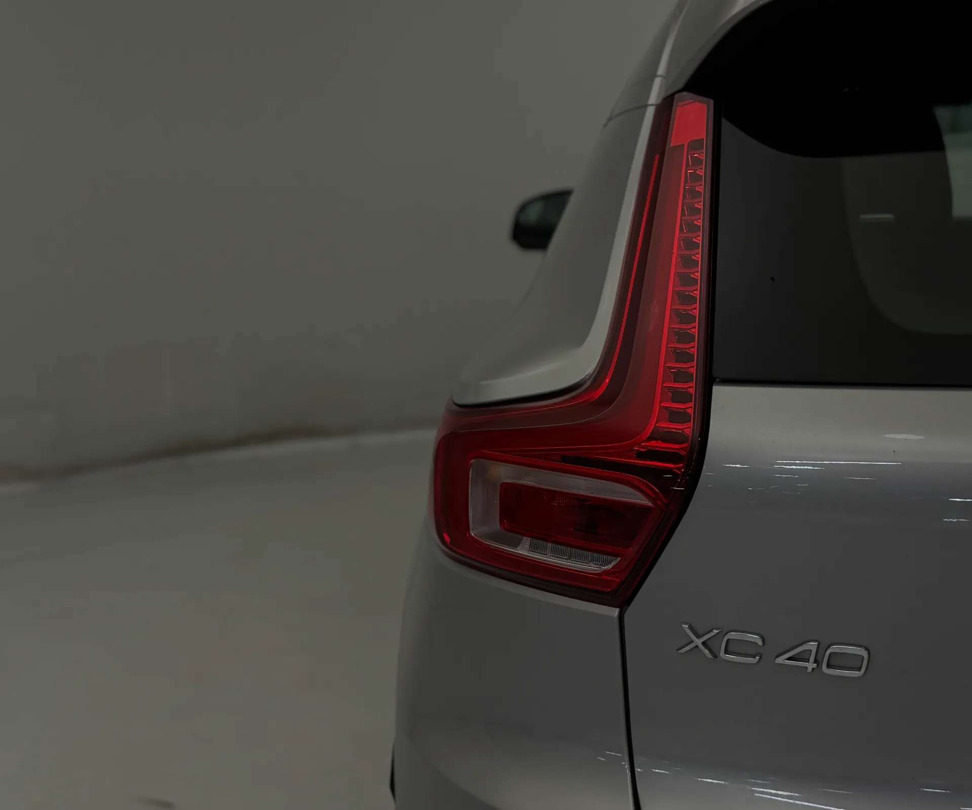 2023 VOLVO XC40 2023 VOLVO XC40