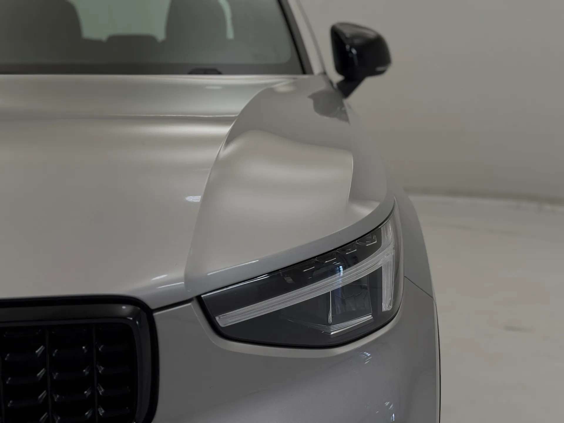 2023 VOLVO XC40 2023 VOLVO XC40