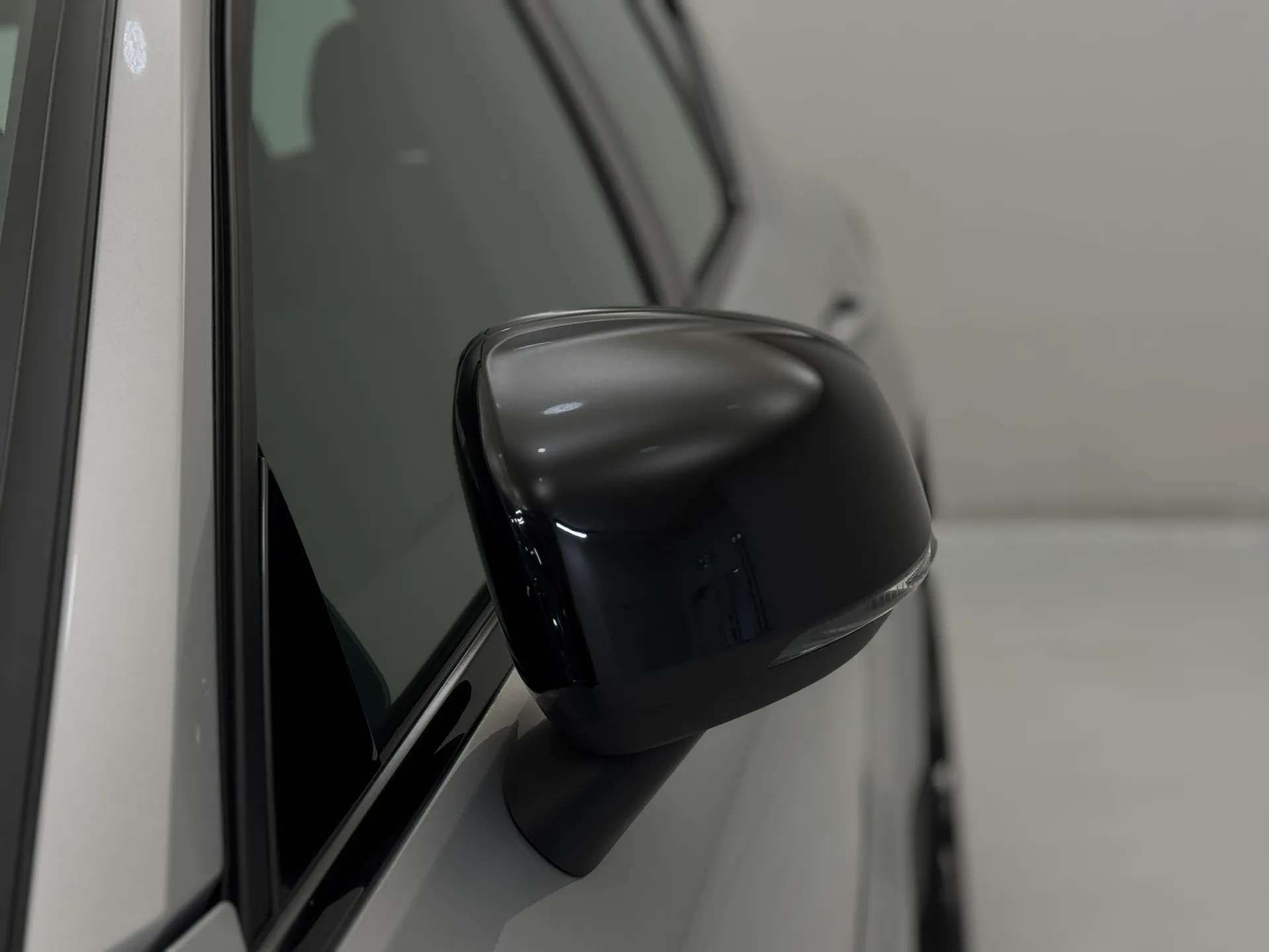 2023 VOLVO XC40 2023 VOLVO XC40
