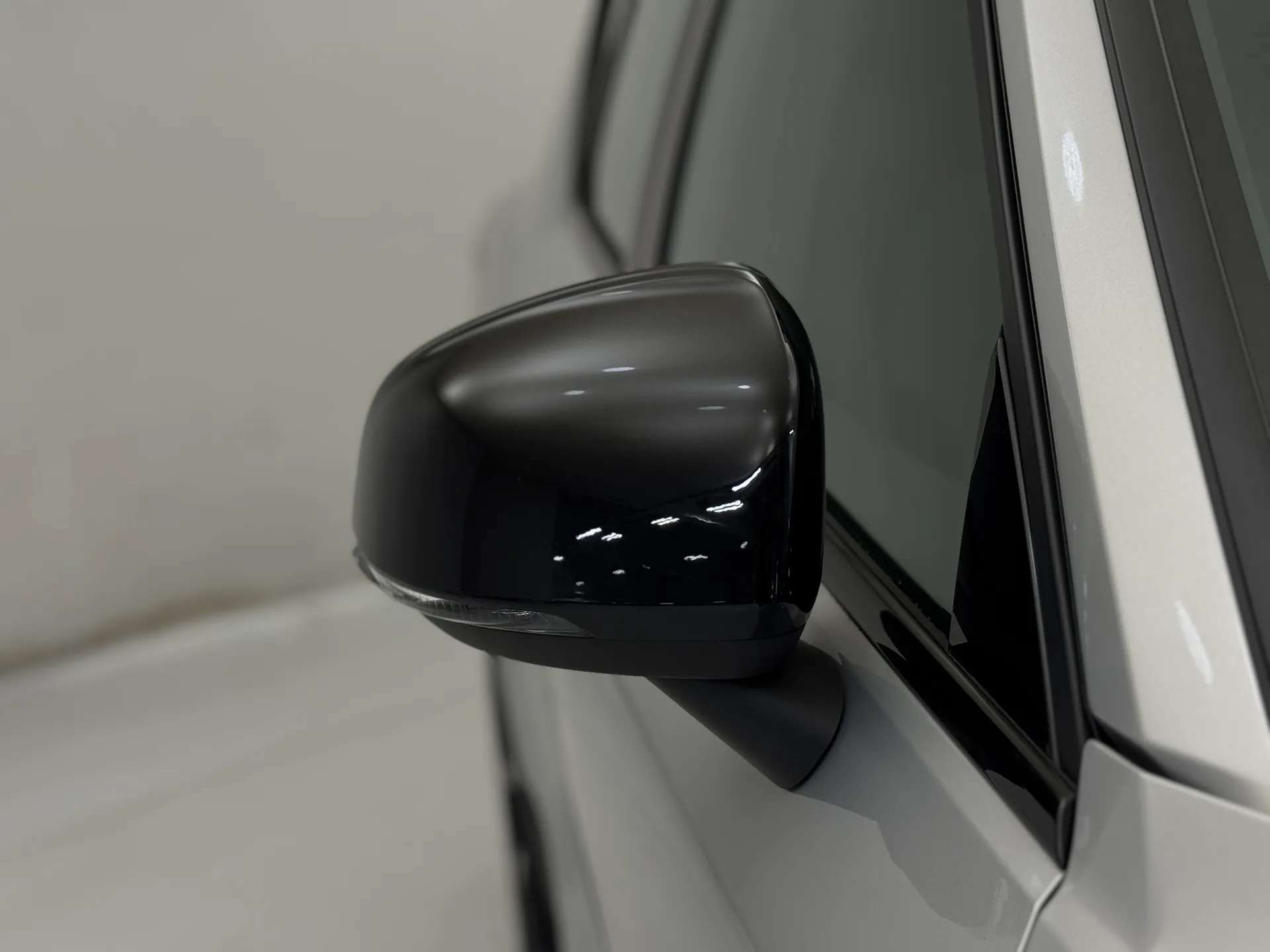 2023 VOLVO XC40 2023 VOLVO XC40