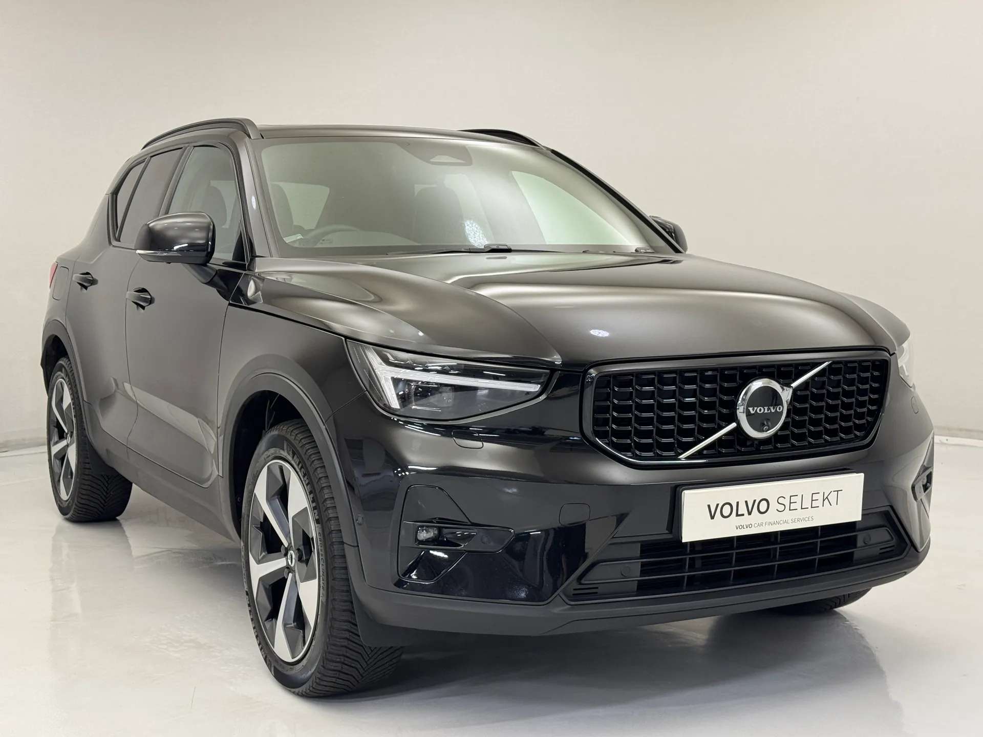 A 2023 VOLVO XC40 2.0 B3P Ultimate Dark 5dr Auto A 2023 VOLVO XC40 2.0 B3P Ultimate Dark 5dr Auto