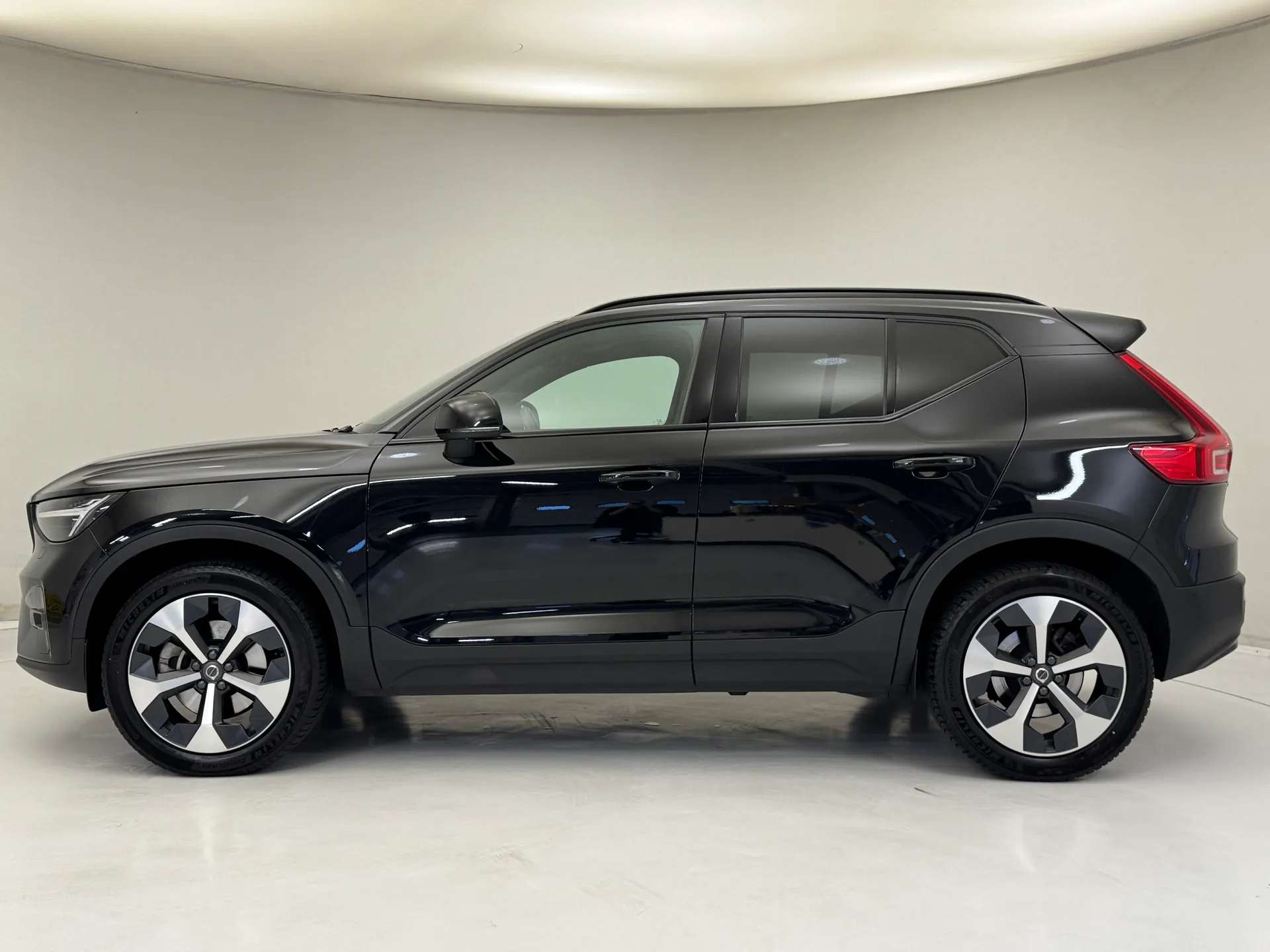 A 2023 VOLVO XC40 2.0 B3P Ultimate Dark 5dr Auto A 2023 VOLVO XC40 2.0 B3P Ultimate Dark 5dr Auto