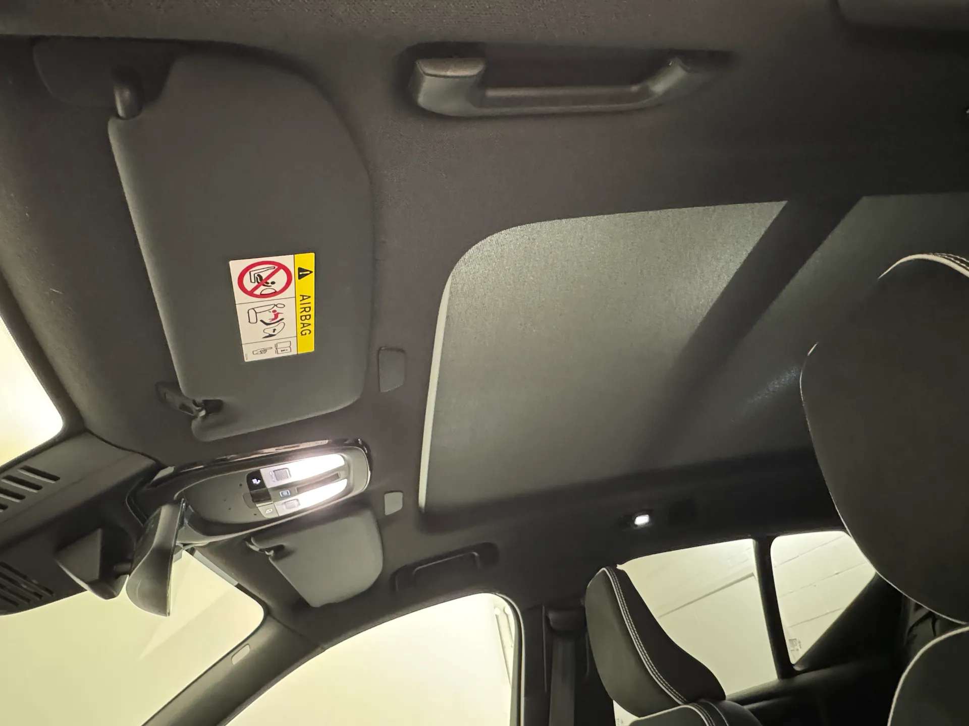 2023 VOLVO XC40 2023 VOLVO XC40