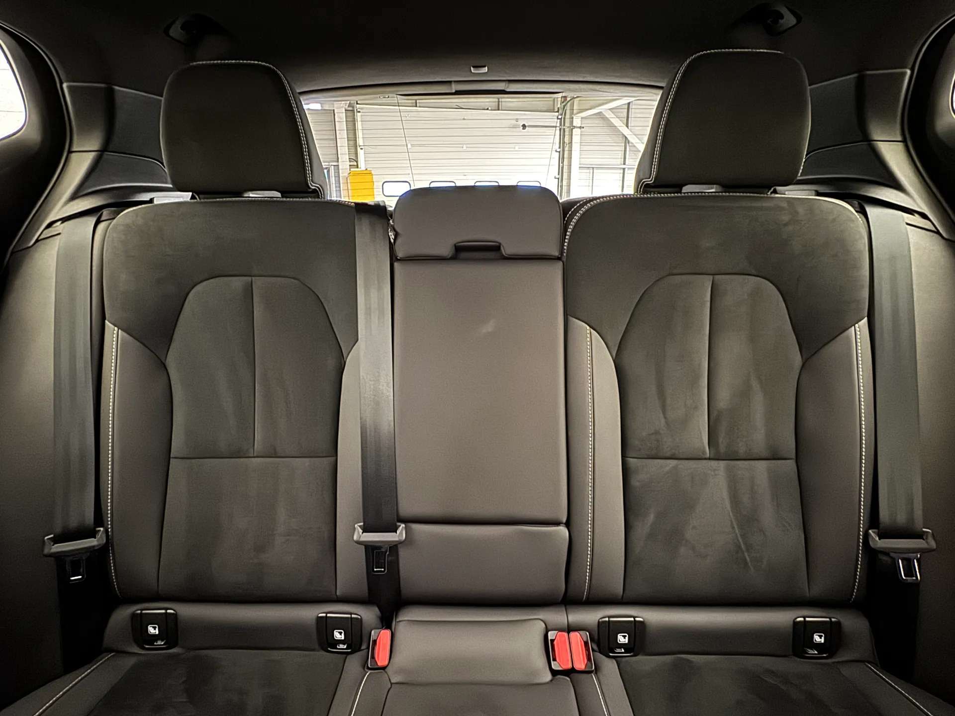 2023 VOLVO XC40 2023 VOLVO XC40