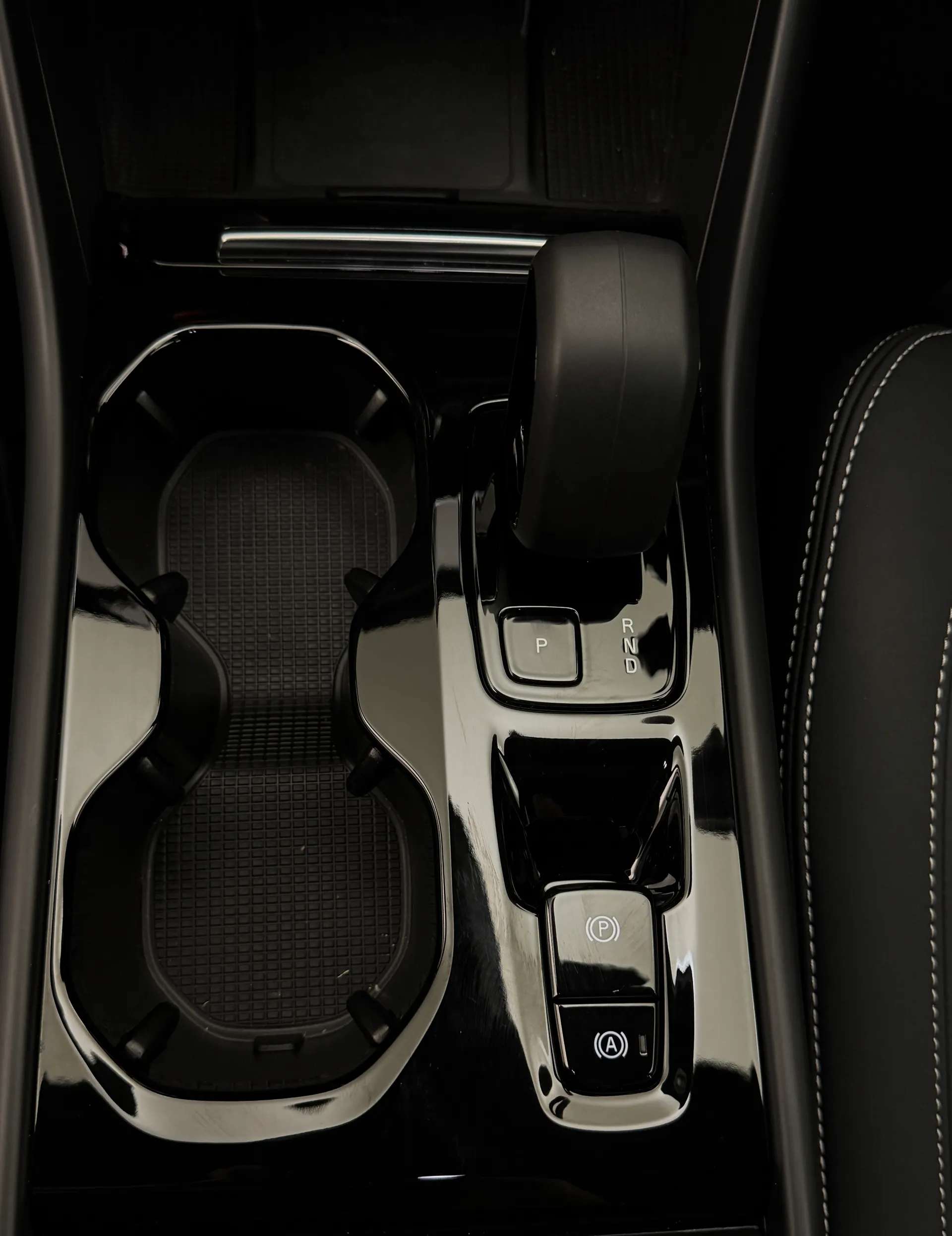 2023 VOLVO XC40 2023 VOLVO XC40