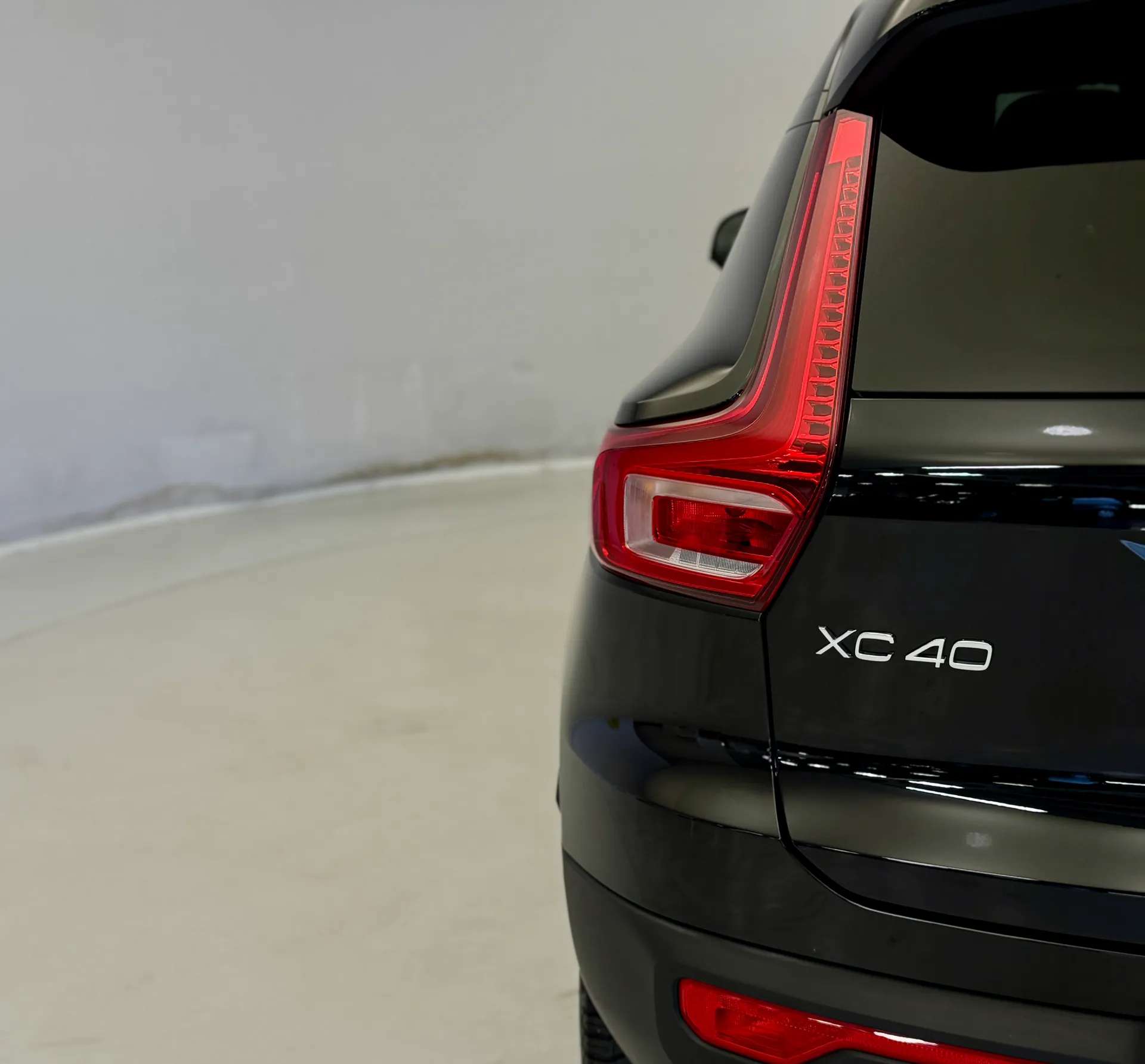 2023 VOLVO XC40 2023 VOLVO XC40