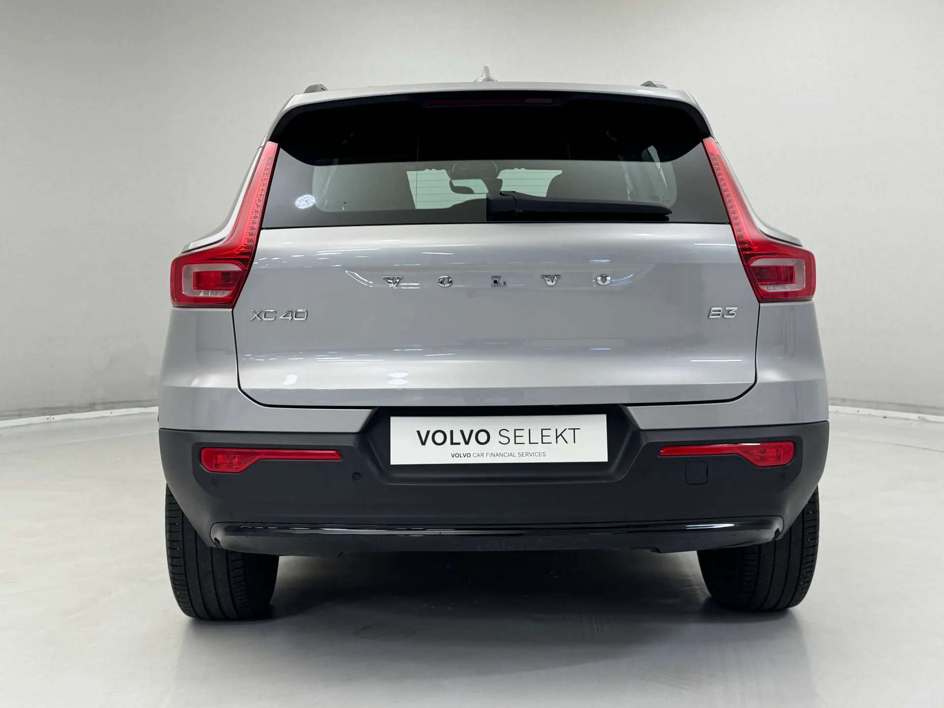 2023 VOLVO XC40 2023 VOLVO XC40