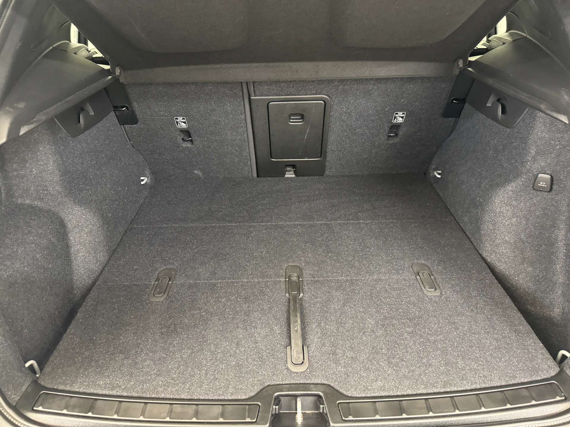 2023 VOLVO XC40 2023 VOLVO XC40