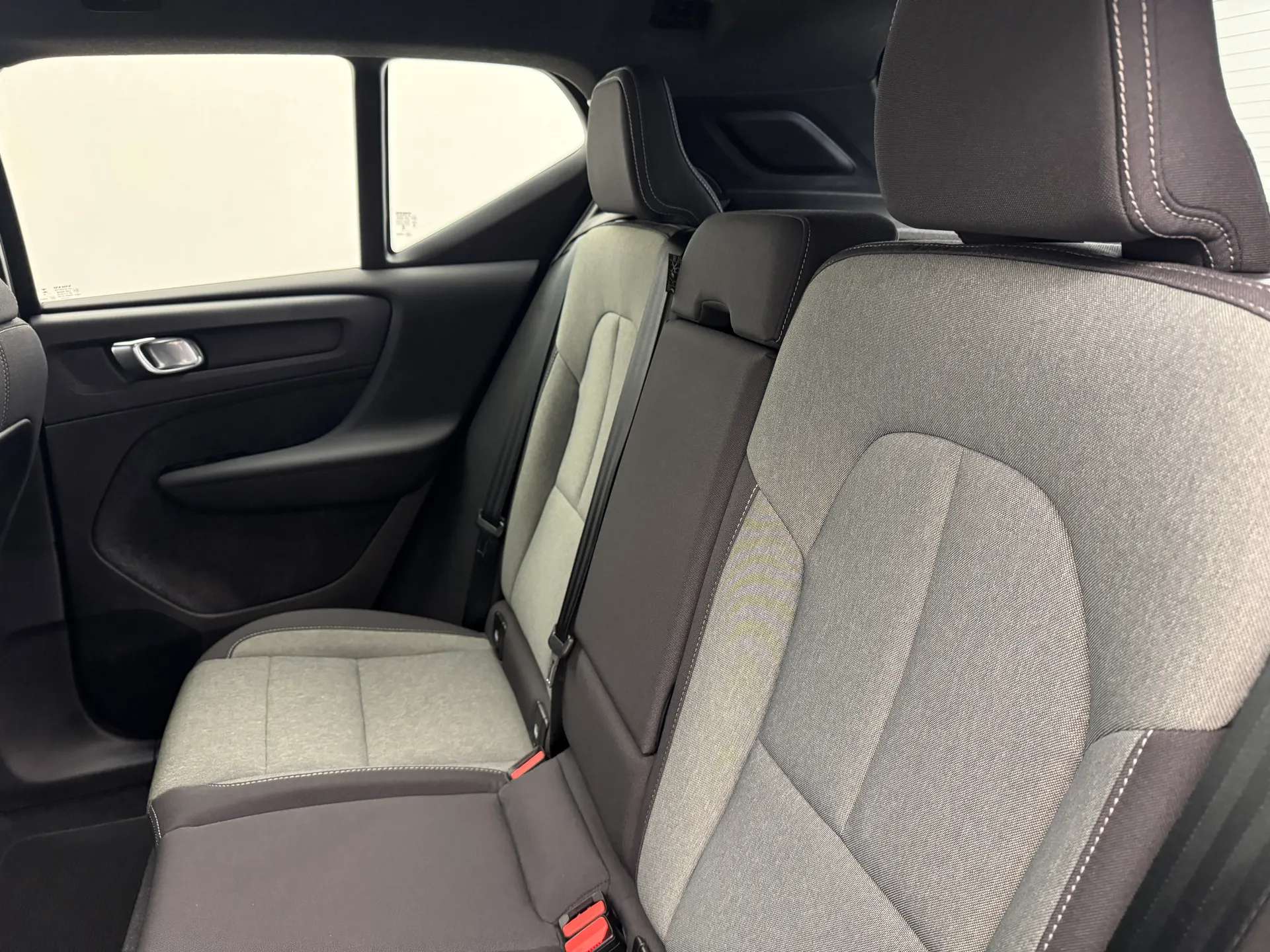 2023 VOLVO XC40 2023 VOLVO XC40