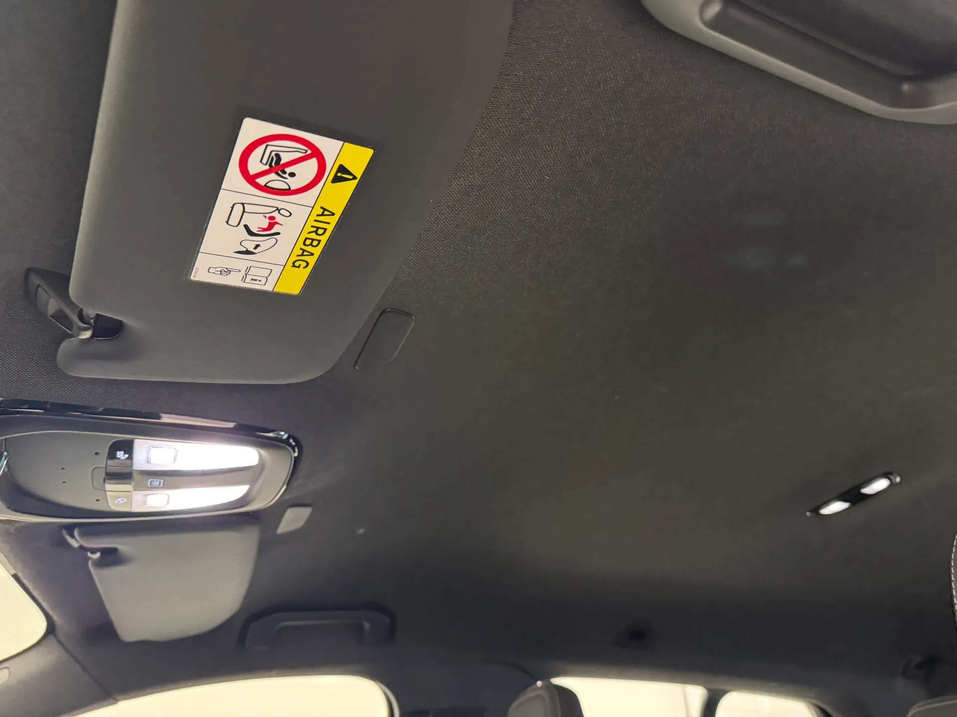 2023 VOLVO XC40 2023 VOLVO XC40