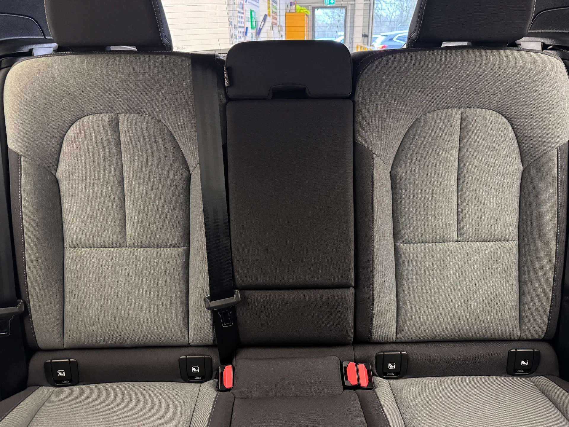 2023 VOLVO XC40 2023 VOLVO XC40