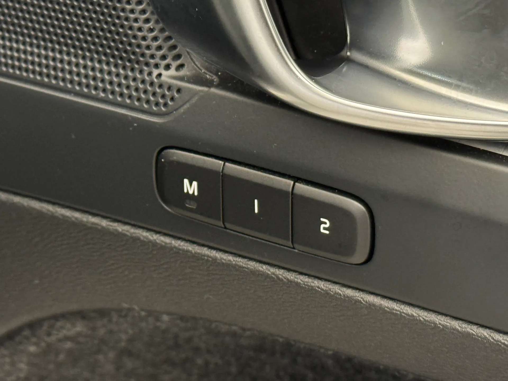 2023 VOLVO XC40 2023 VOLVO XC40