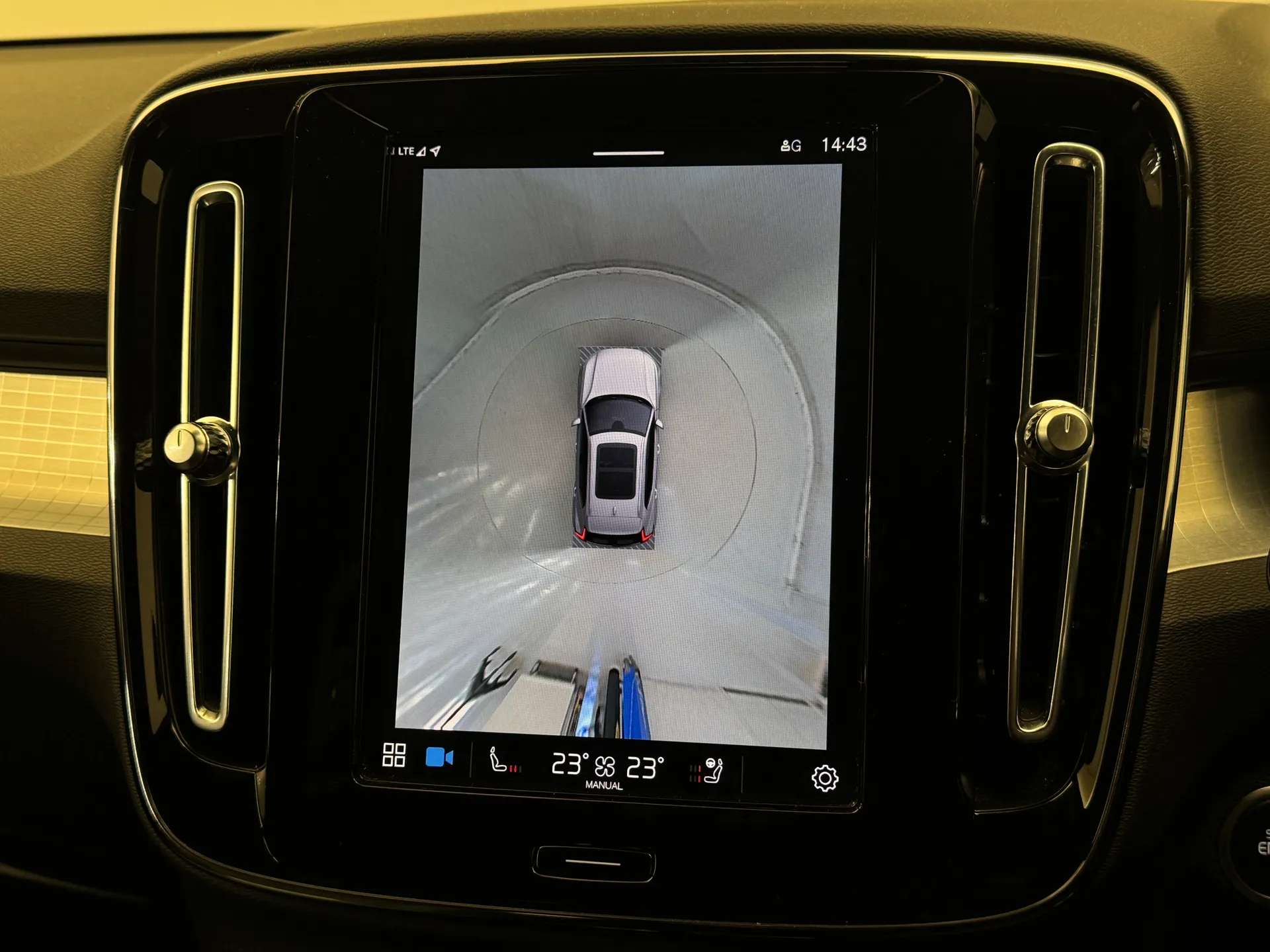 2023 VOLVO XC40 2023 VOLVO XC40