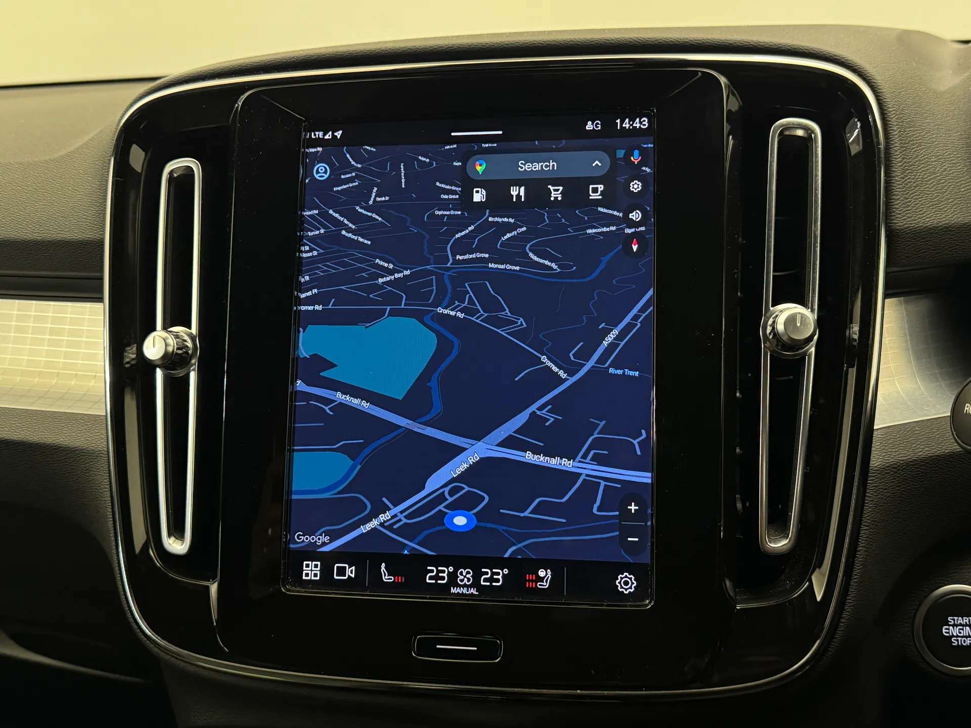 2023 VOLVO XC40 2023 VOLVO XC40