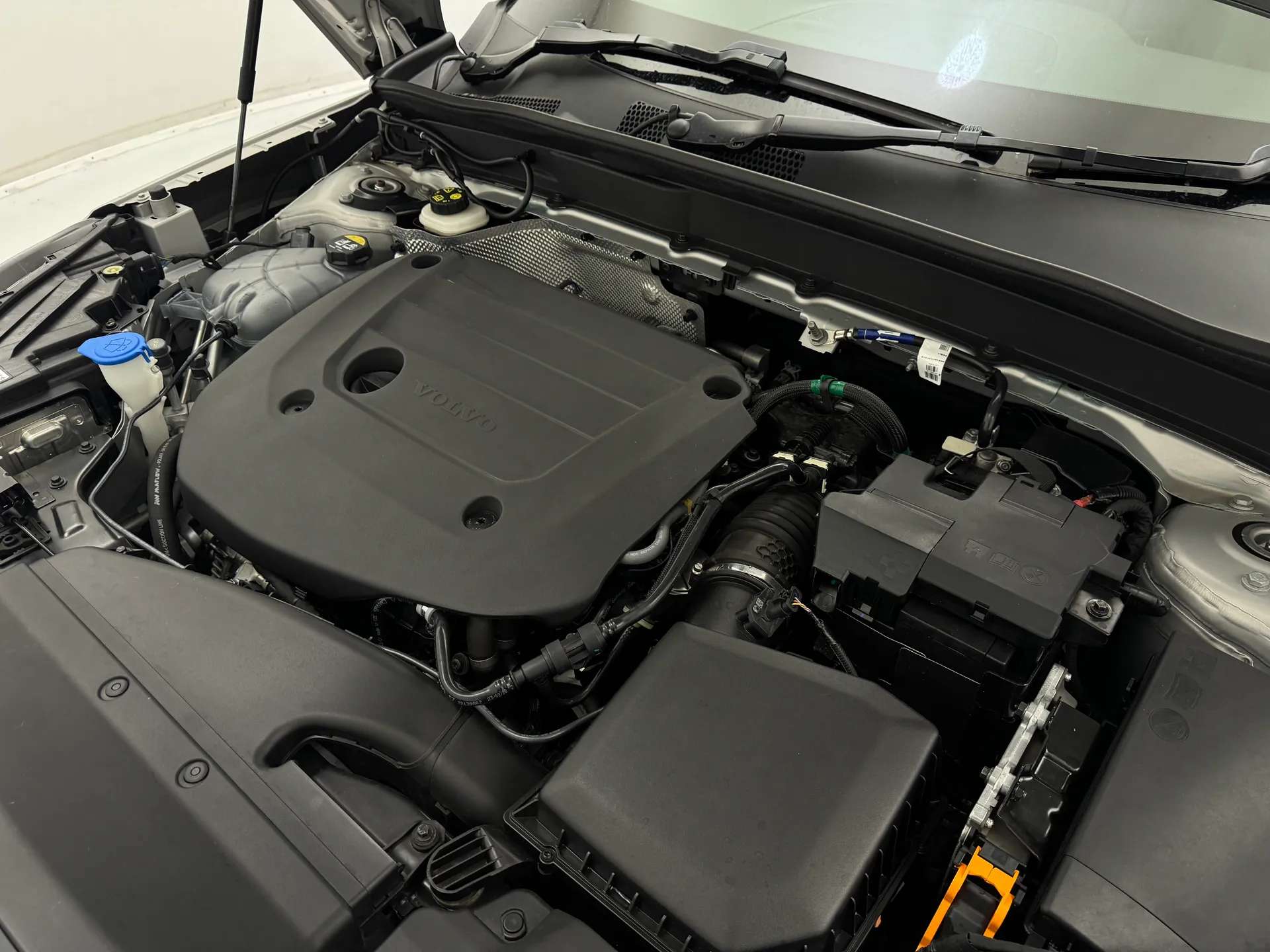 2023 VOLVO XC40 2023 VOLVO XC40