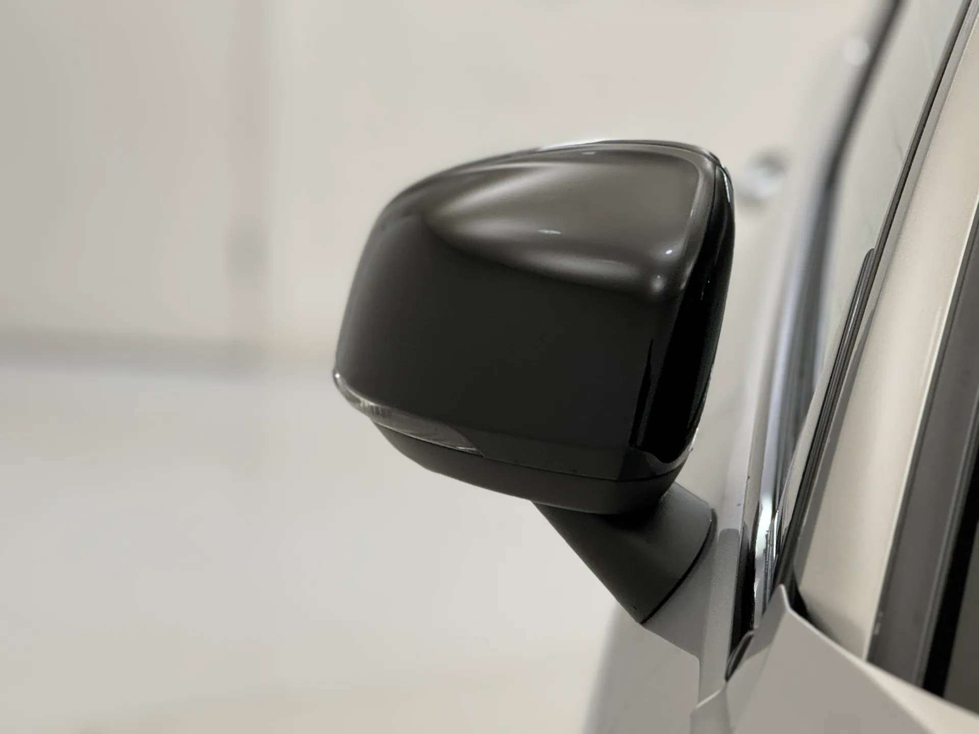 2023 VOLVO XC40 2023 VOLVO XC40