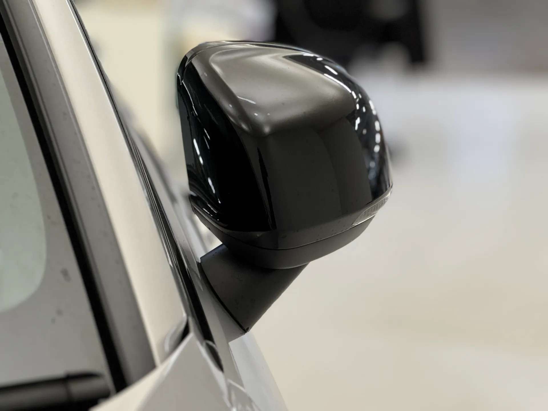 2023 VOLVO XC40 2023 VOLVO XC40