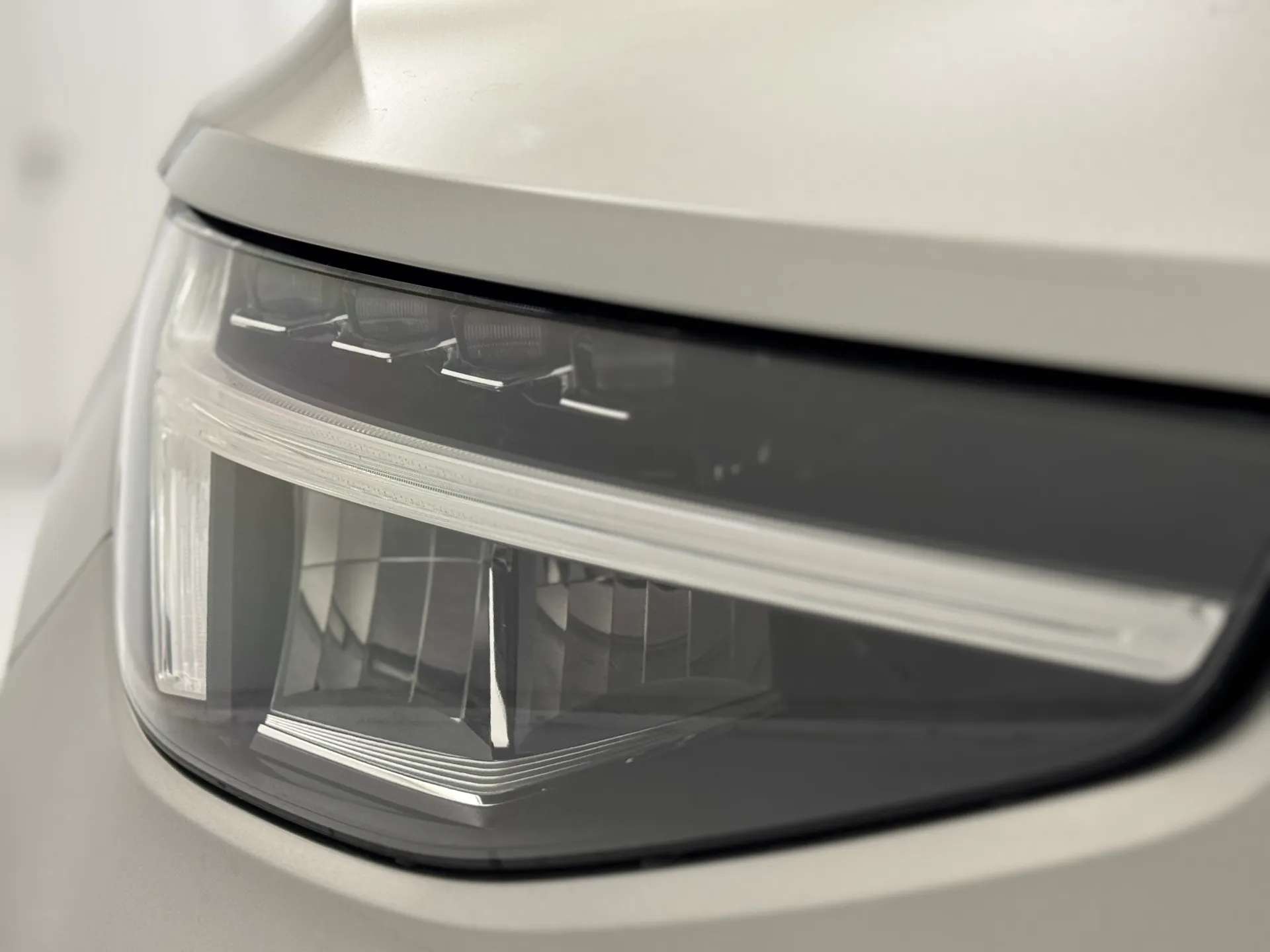 2023 VOLVO XC40 2023 VOLVO XC40