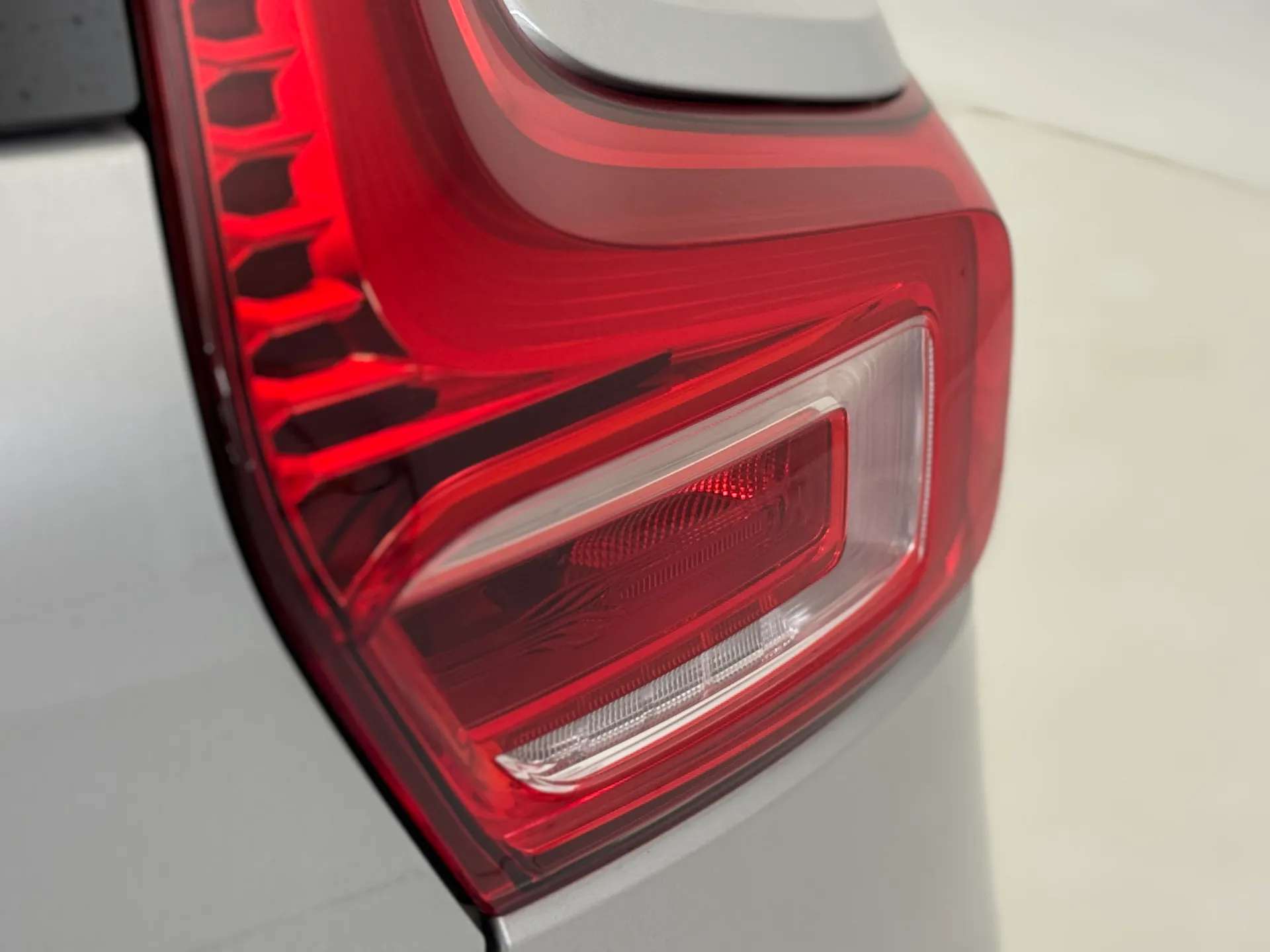 2023 VOLVO XC40 2023 VOLVO XC40