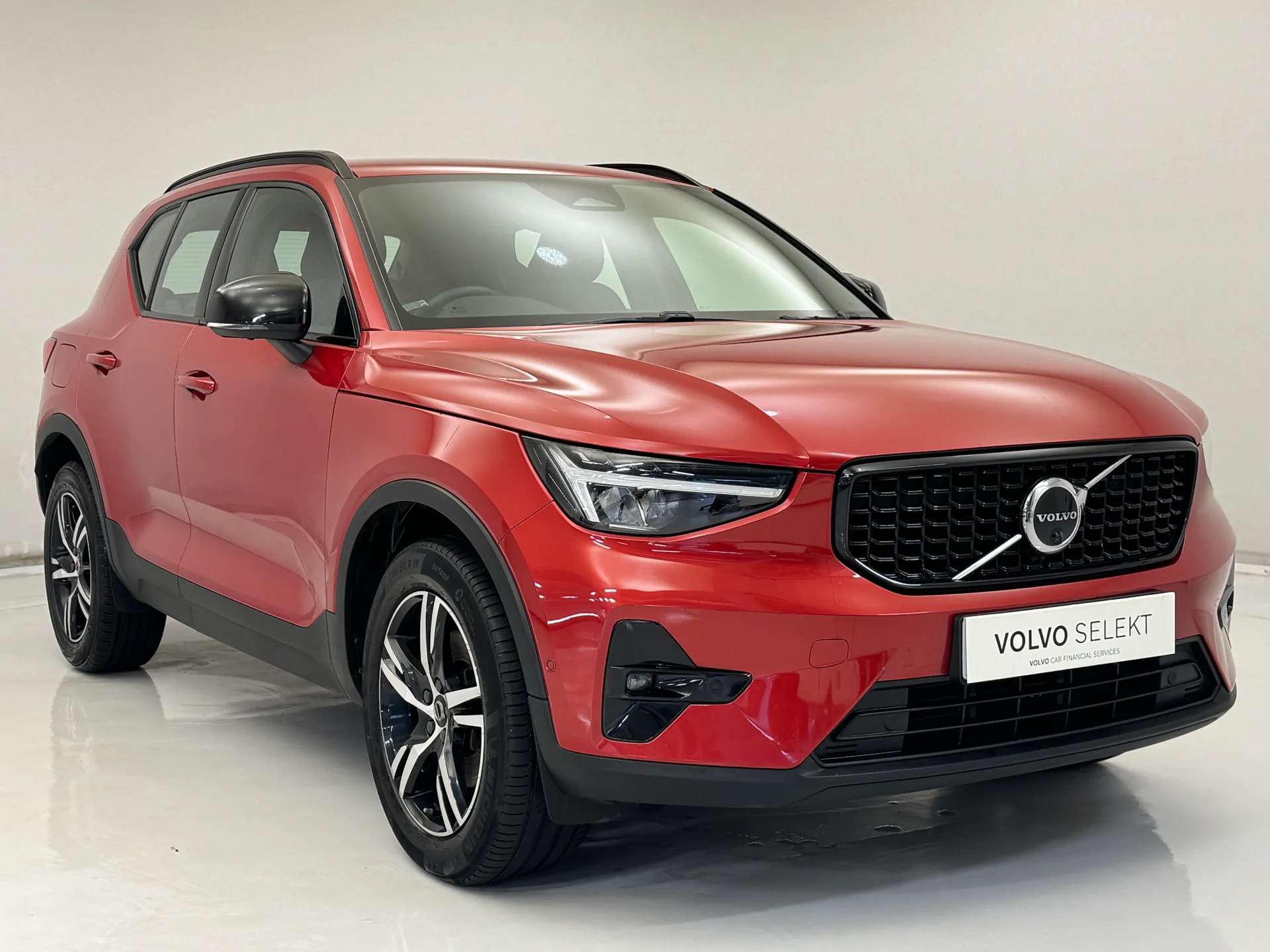 A 2023 VOLVO XC40 2.0 B3P Plus Dark 5dr Auto A 2023 VOLVO XC40 2.0 B3P Plus Dark 5dr Auto