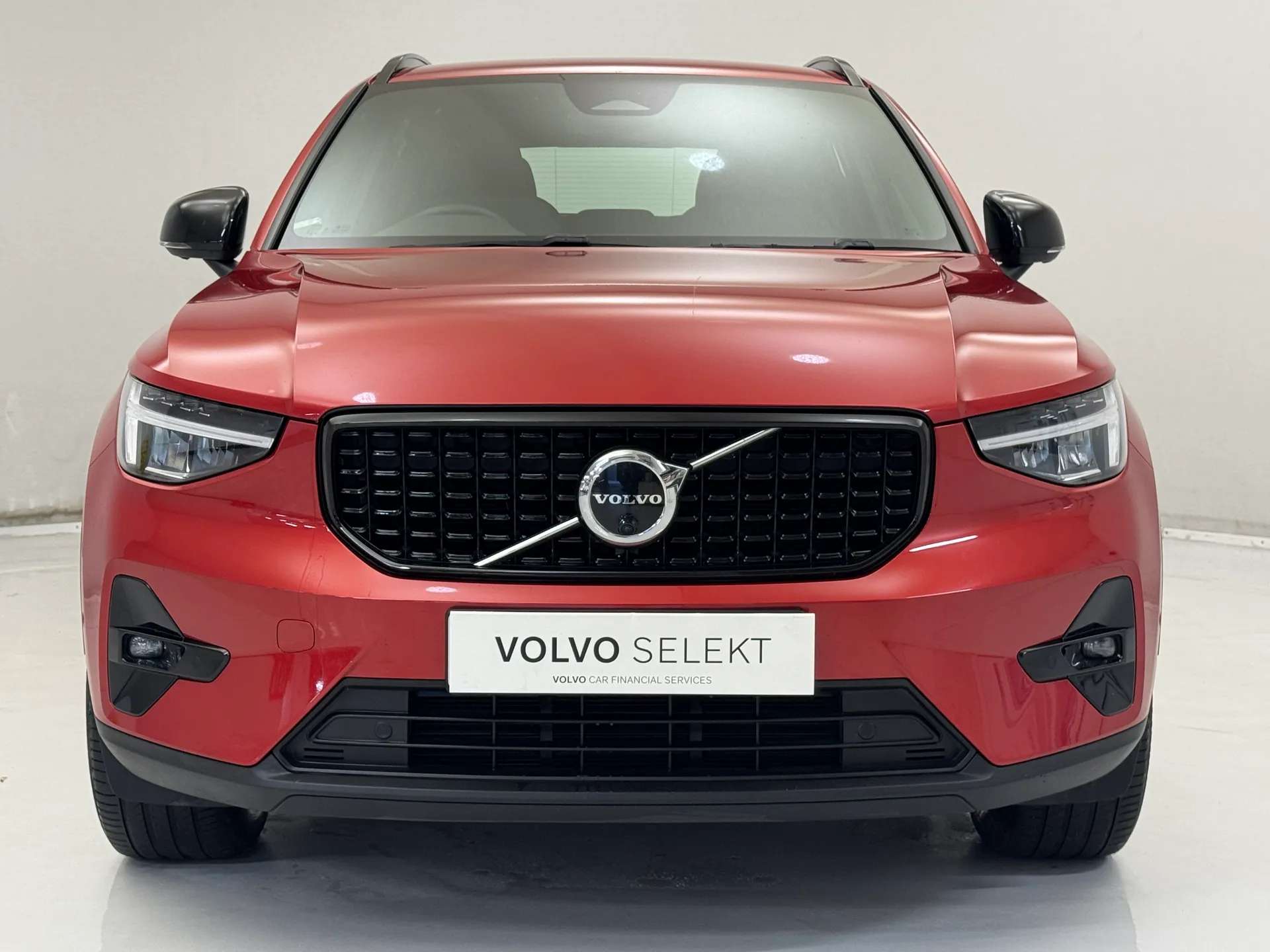 A 2023 VOLVO XC40 2.0 B3P Plus Dark 5dr Auto A 2023 VOLVO XC40 2.0 B3P Plus Dark 5dr Auto