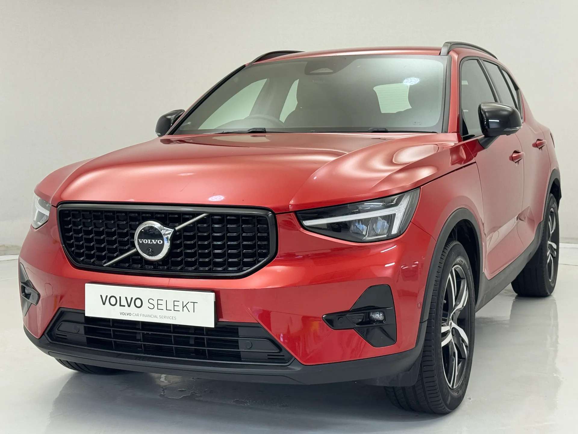 2023 VOLVO XC40 2023 VOLVO XC40