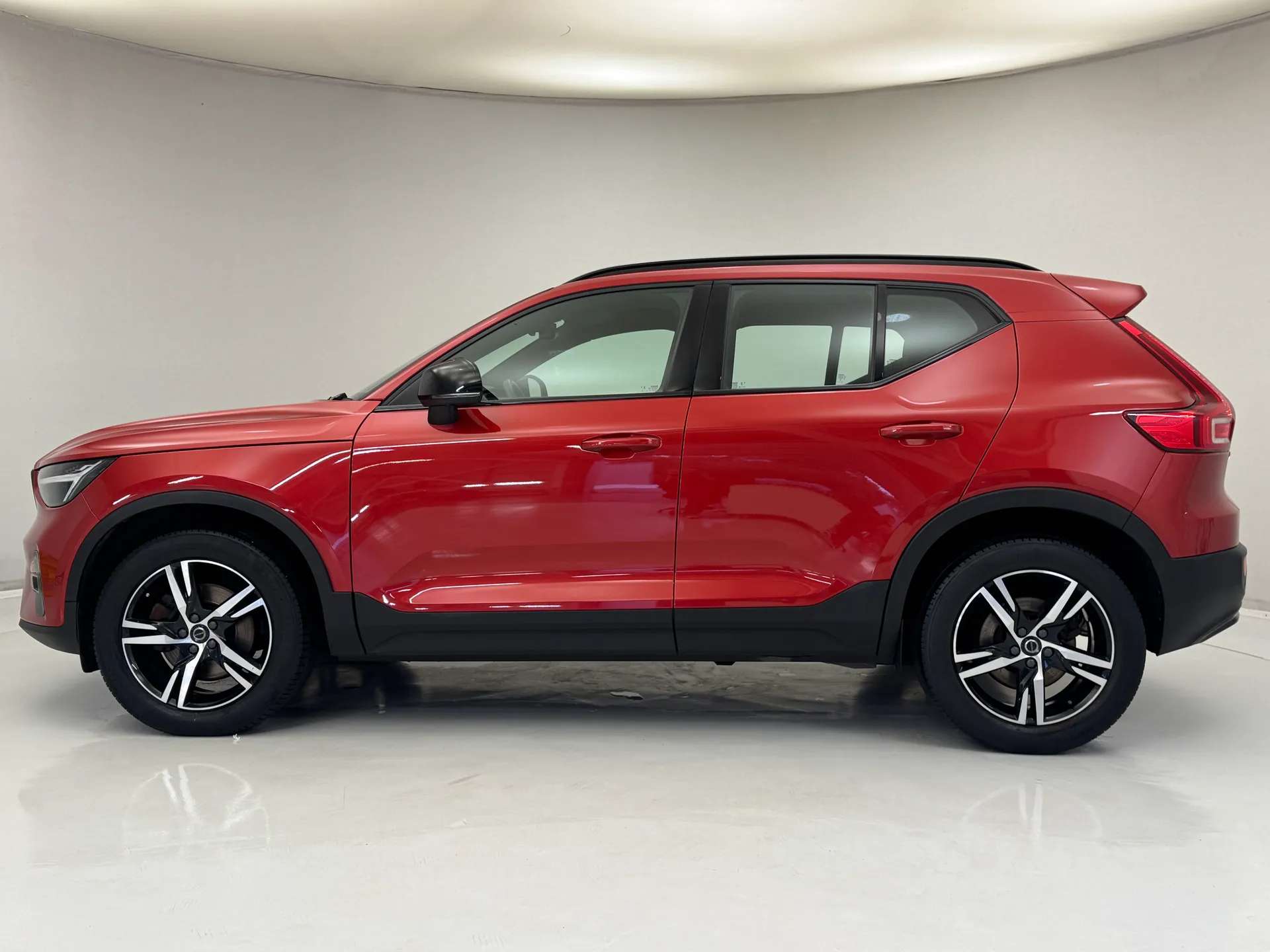 2023 VOLVO XC40 2023 VOLVO XC40