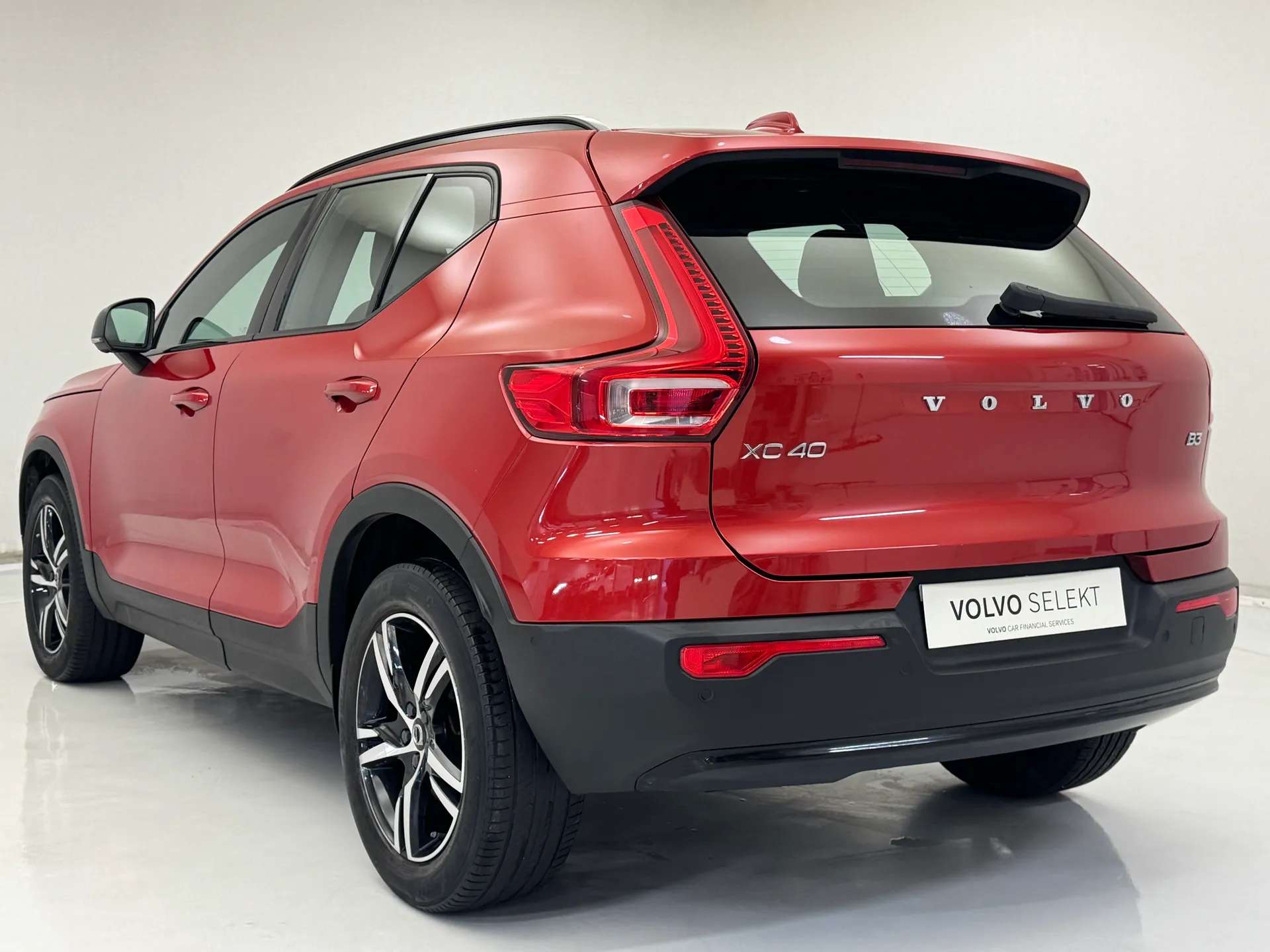 2023 VOLVO XC40 2023 VOLVO XC40