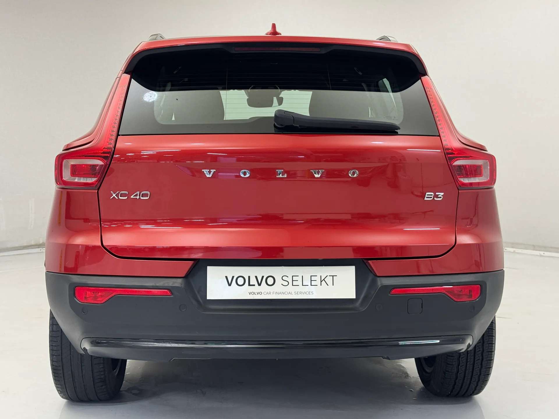 2023 VOLVO XC40 2023 VOLVO XC40