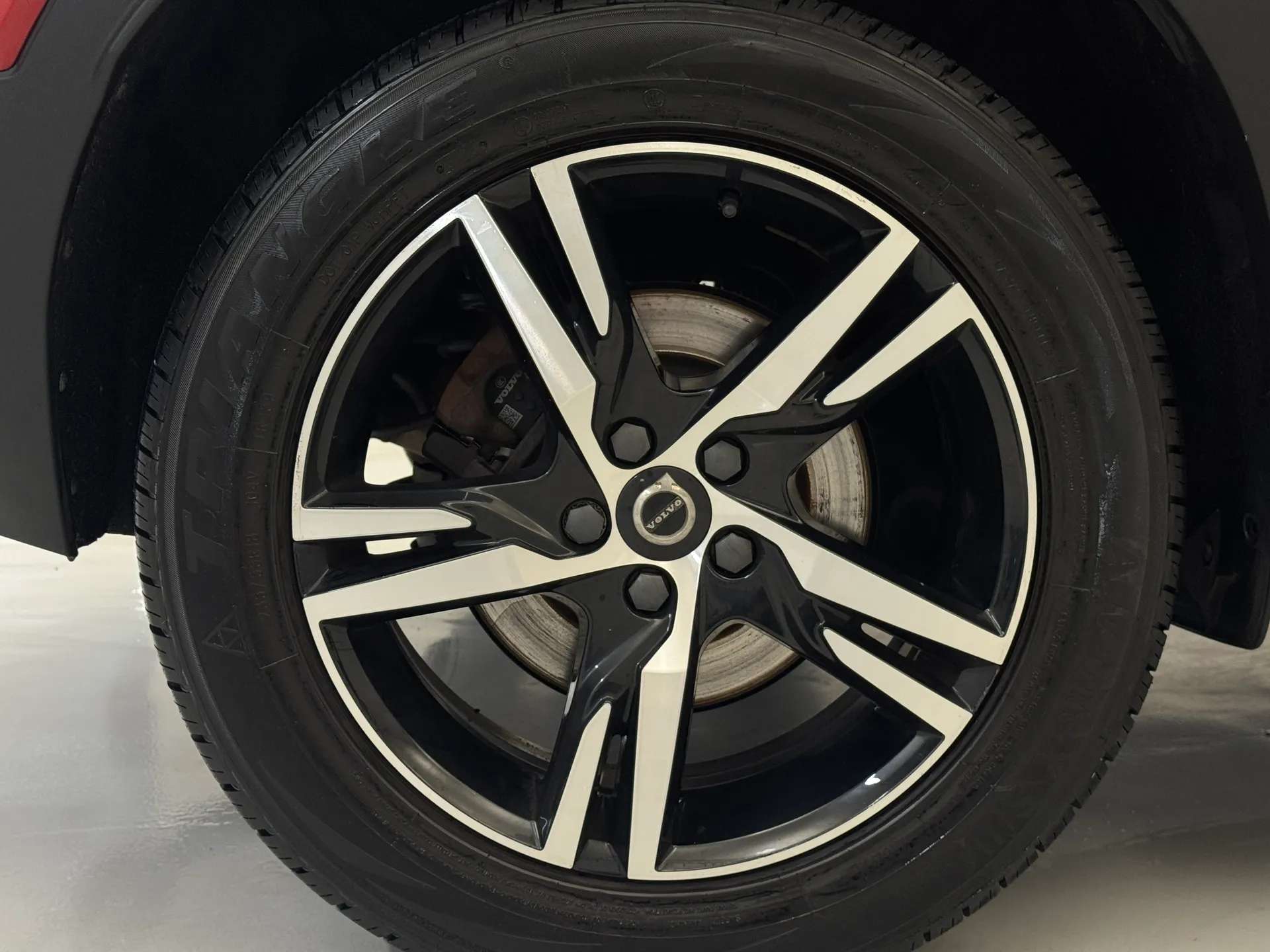 2023 VOLVO XC40 2023 VOLVO XC40