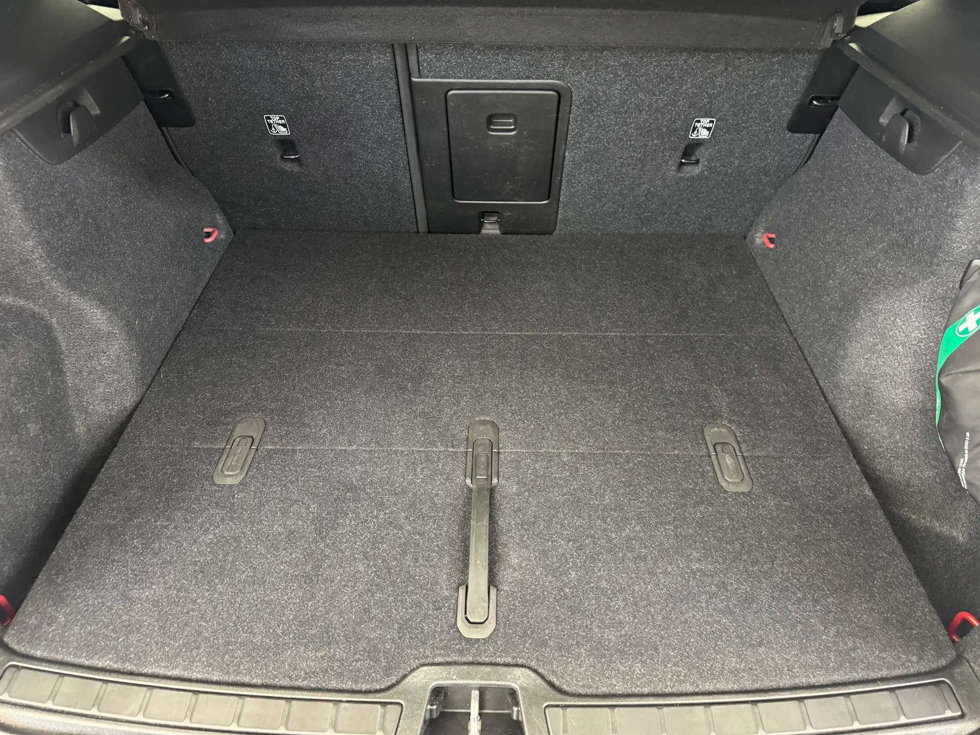 2023 VOLVO XC40 2023 VOLVO XC40