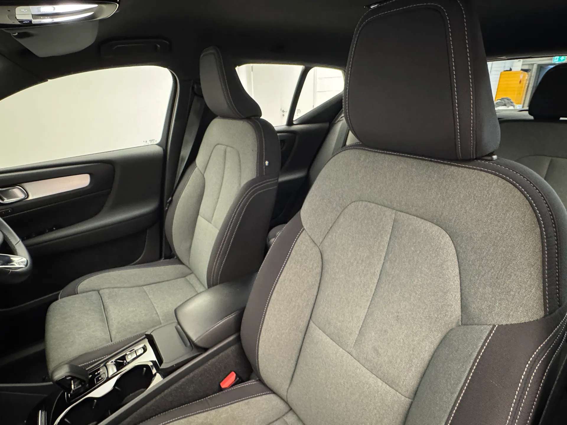2023 VOLVO XC40 2023 VOLVO XC40