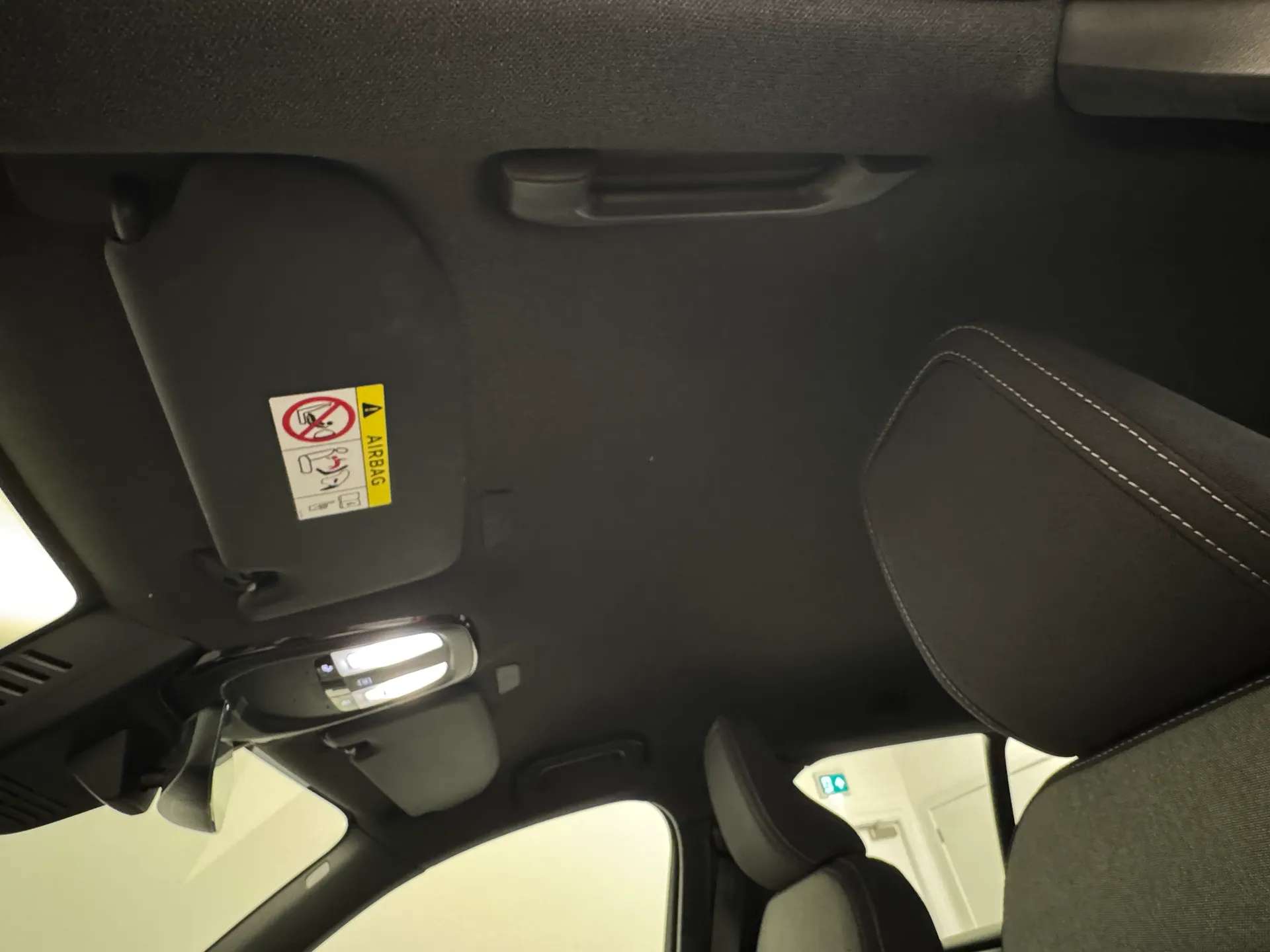 2023 VOLVO XC40 2023 VOLVO XC40