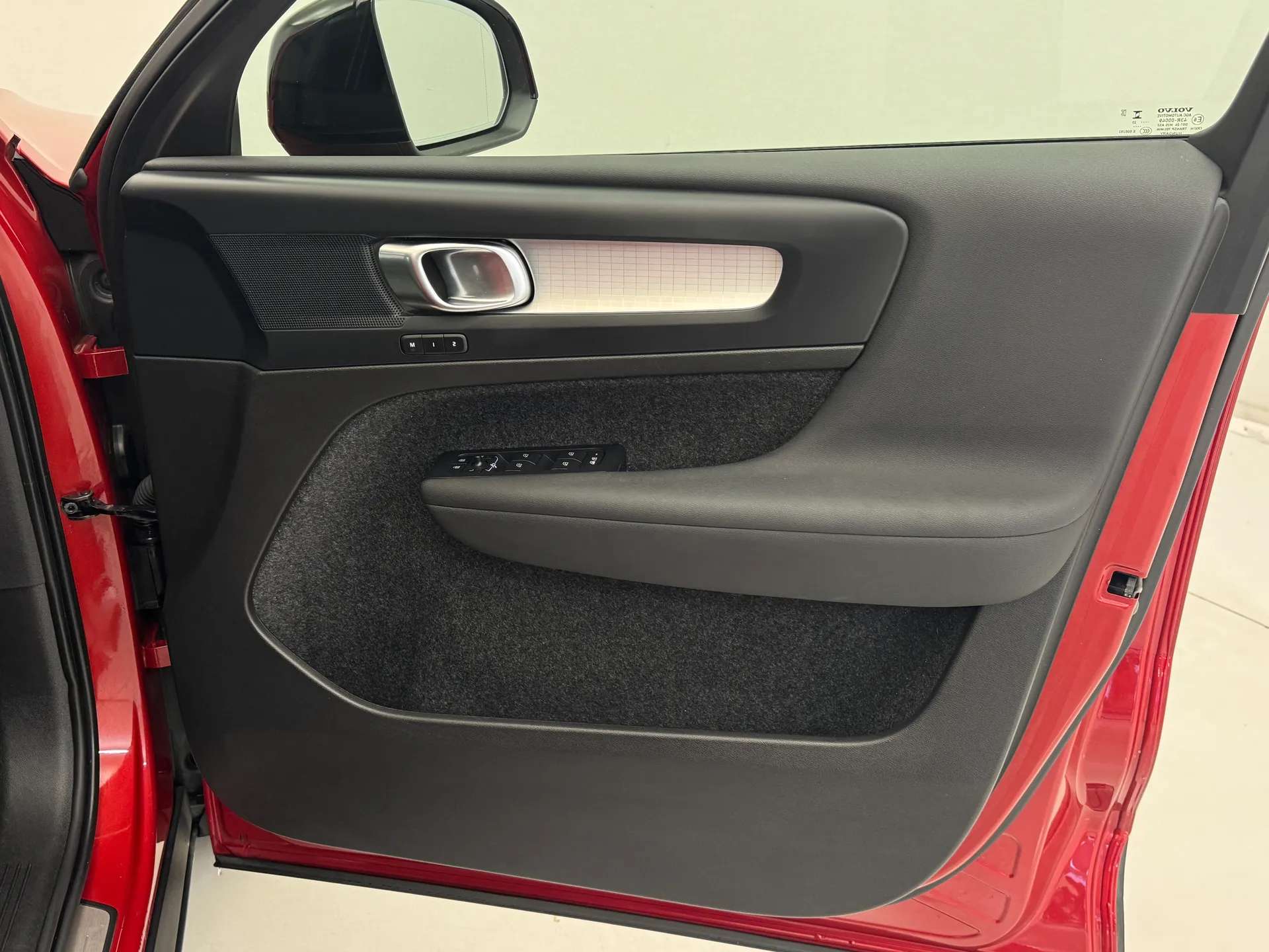 2023 VOLVO XC40 2023 VOLVO XC40