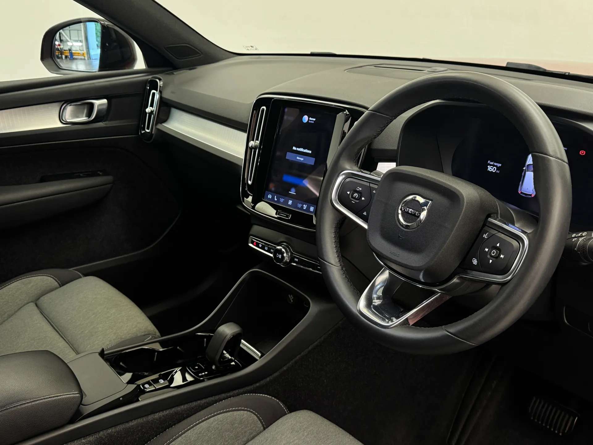 2023 VOLVO XC40 2023 VOLVO XC40