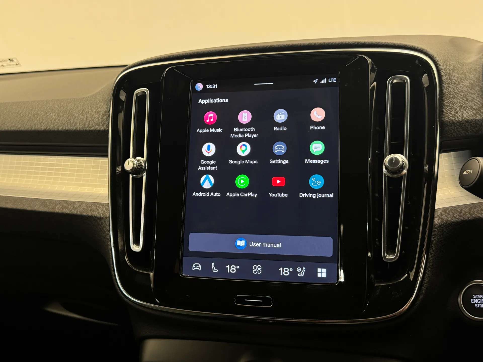 2023 VOLVO XC40 2023 VOLVO XC40