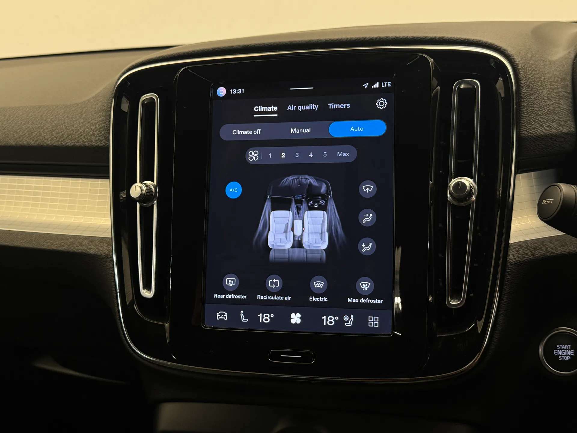 2023 VOLVO XC40 2023 VOLVO XC40