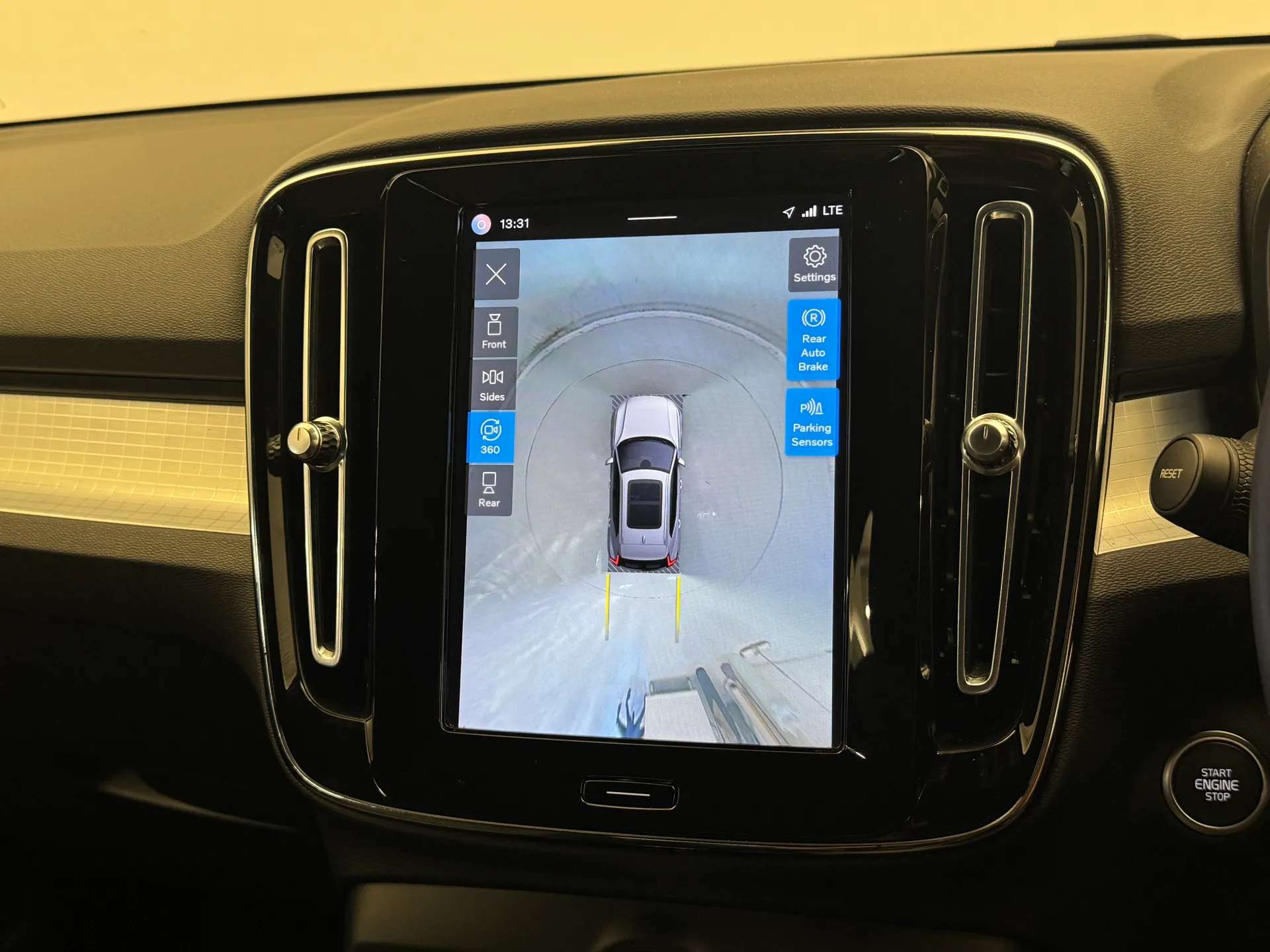 2023 VOLVO XC40 2023 VOLVO XC40