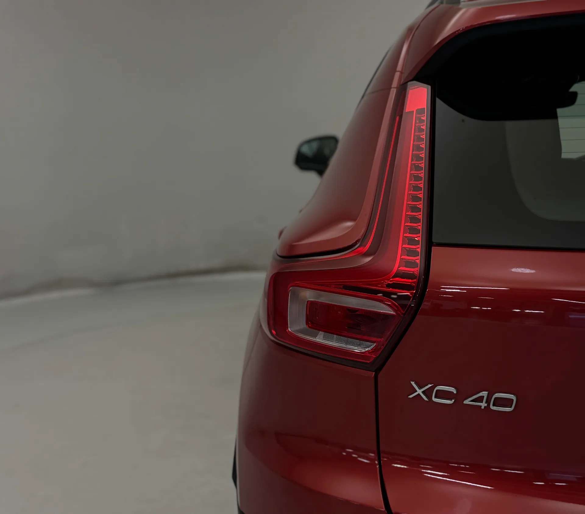 2023 VOLVO XC40 2023 VOLVO XC40