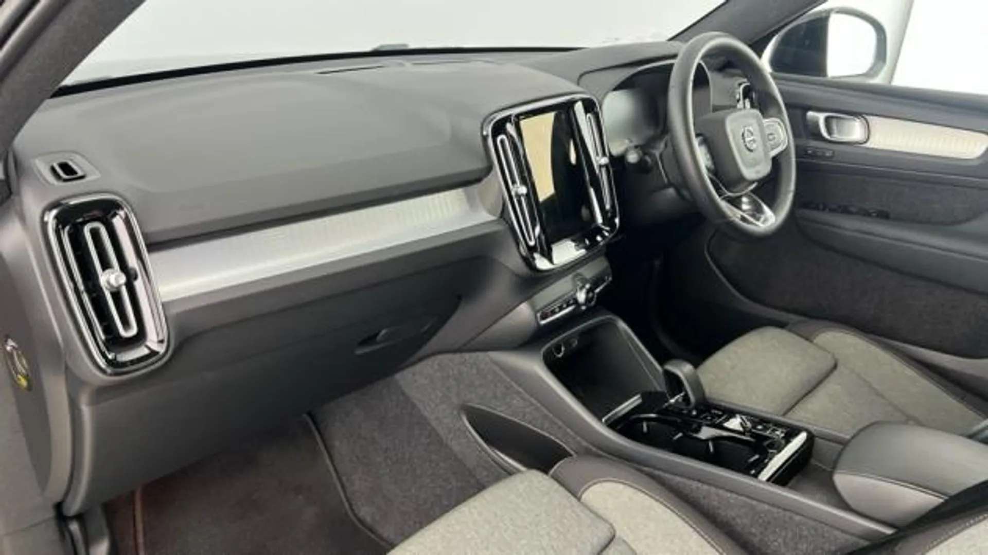 A 2023 VOLVO XC40 1.5 T4 Recharge PHEV Plus Dark 5dr Auto A 2023 VOLVO XC40 1.5 T4 Recharge PHEV Plus Dark 5dr Auto