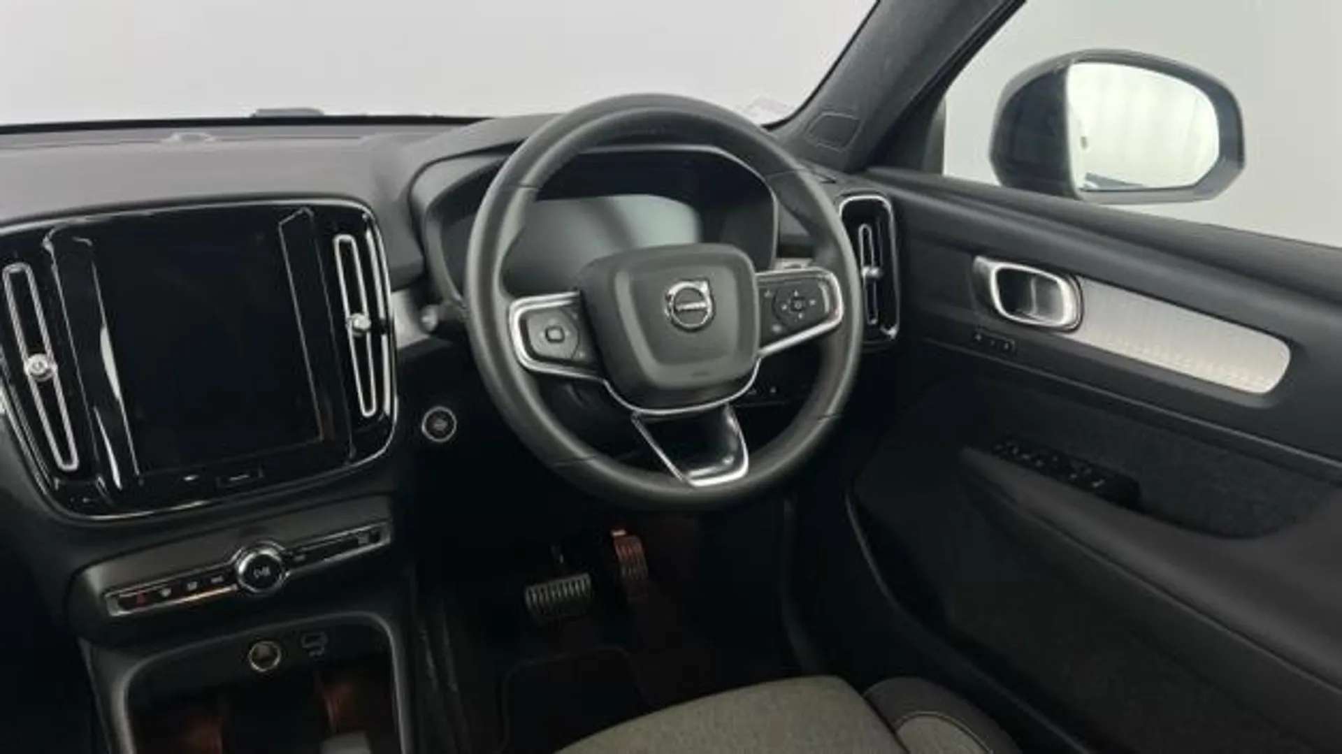 2023 VOLVO XC40 2023 VOLVO XC40